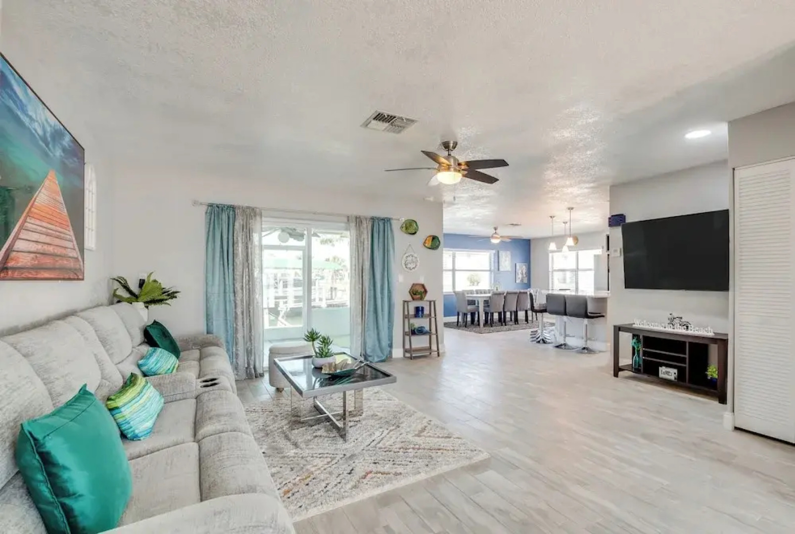 Canal & Gulf Views: Spacious Hudson Home