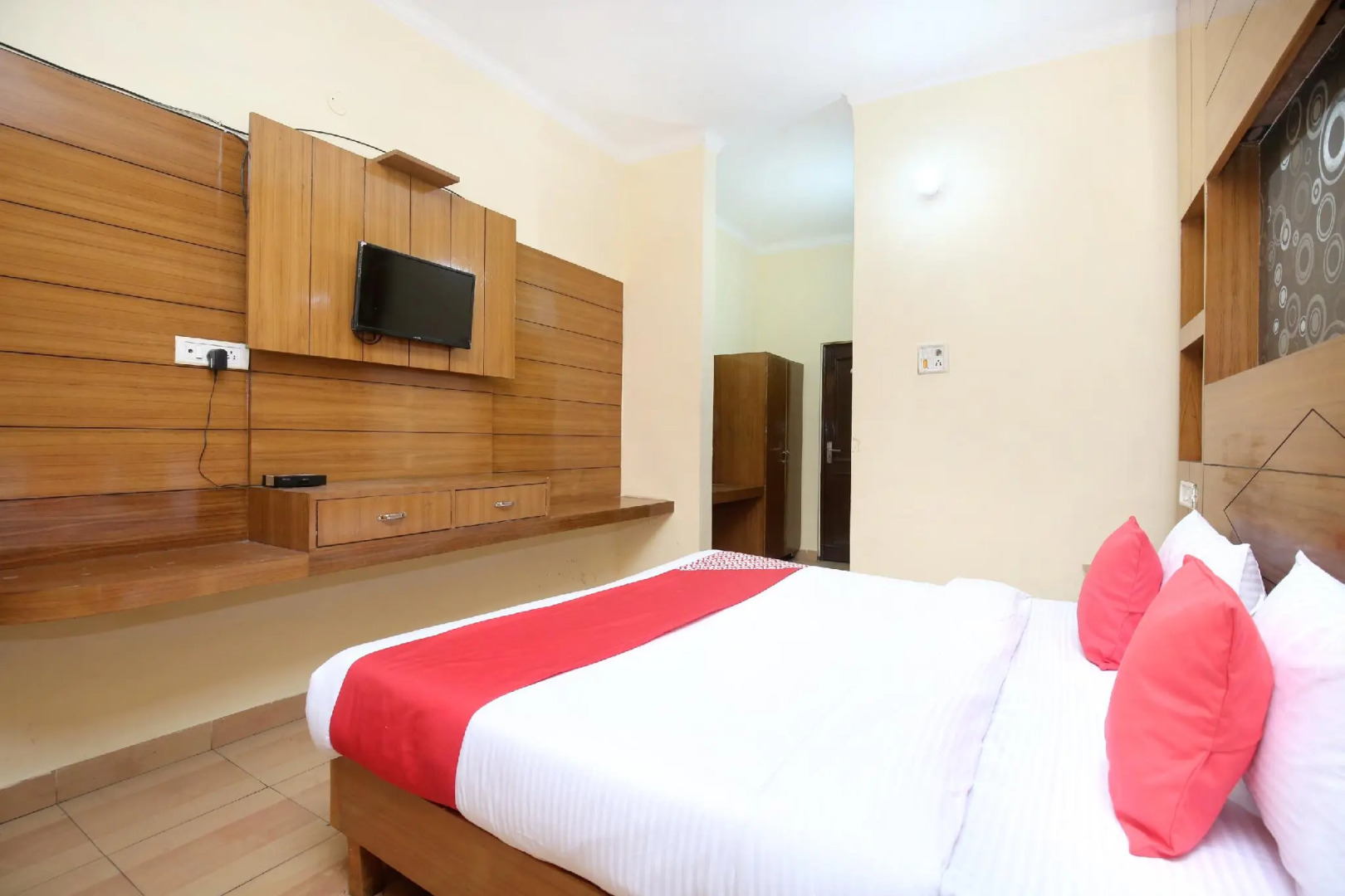 OYO 5906 Hotel Skyfox