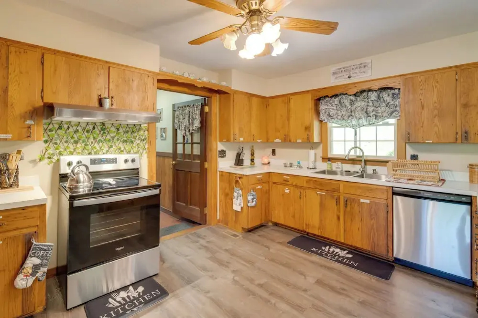 11 Mi to Asheville: Scenic Retreat w/ Game Room