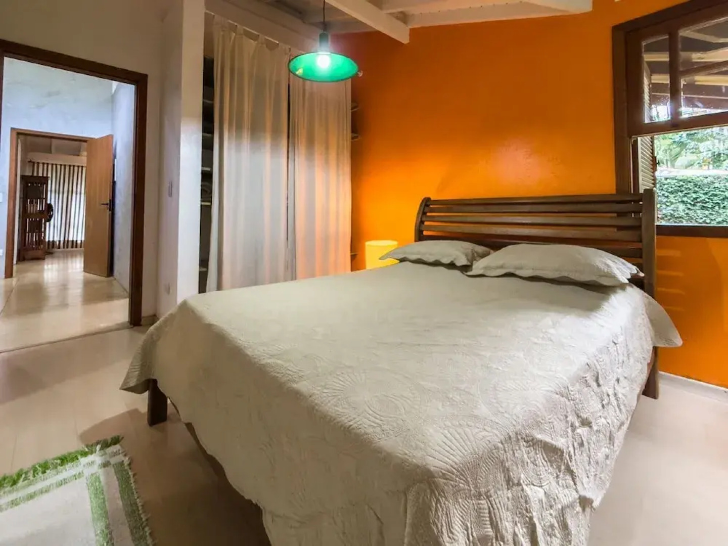 Casa com Piscina Privativa e Natureza – Granja Viana, São Paulo