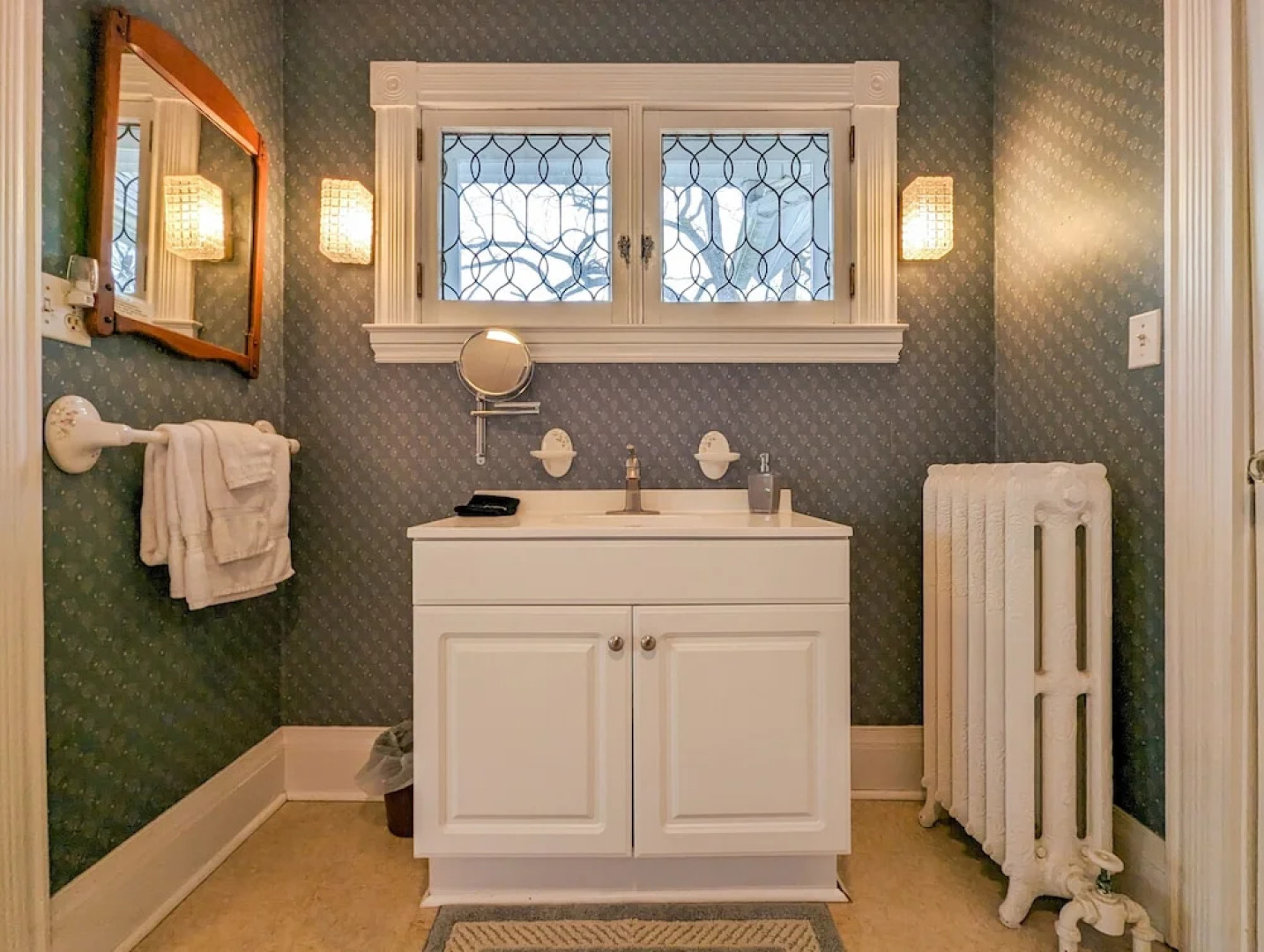 Hudson Manor Bed and Breakfast