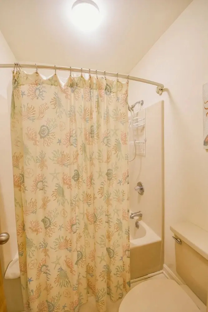 Hermitage 1g 2 Bedroom Condo by RedAwning