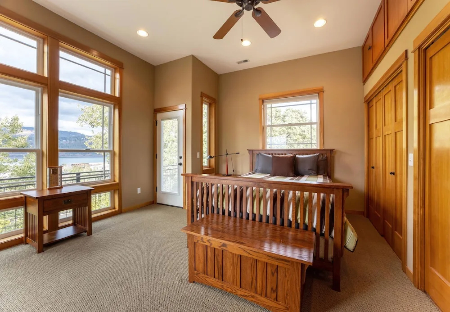 River Watch Getaway 3 Bedroom Townhouse by RedAwning