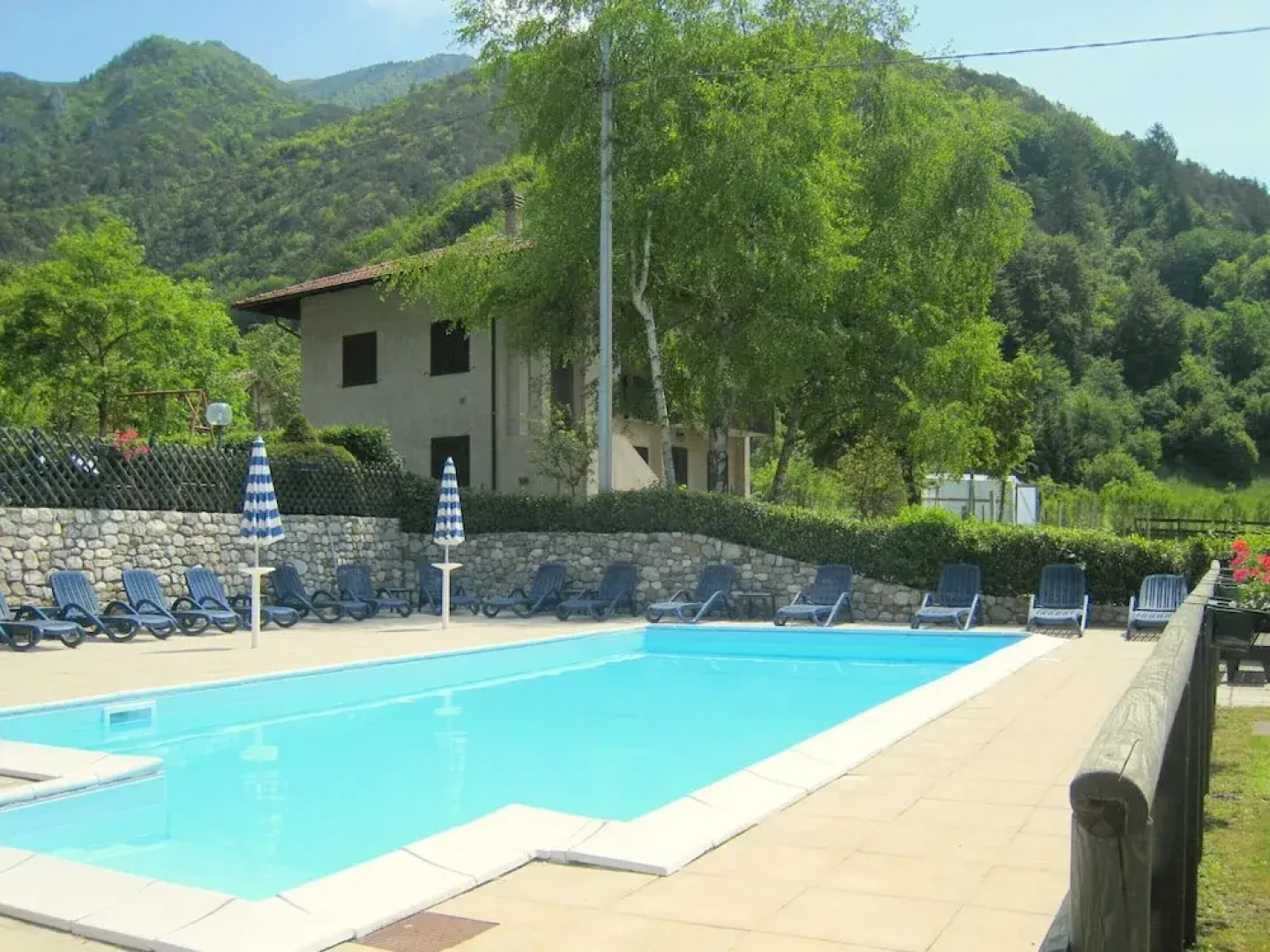Renovated Apartment With Lake View, Swimming Pool, Wifi, in Val di Ledro