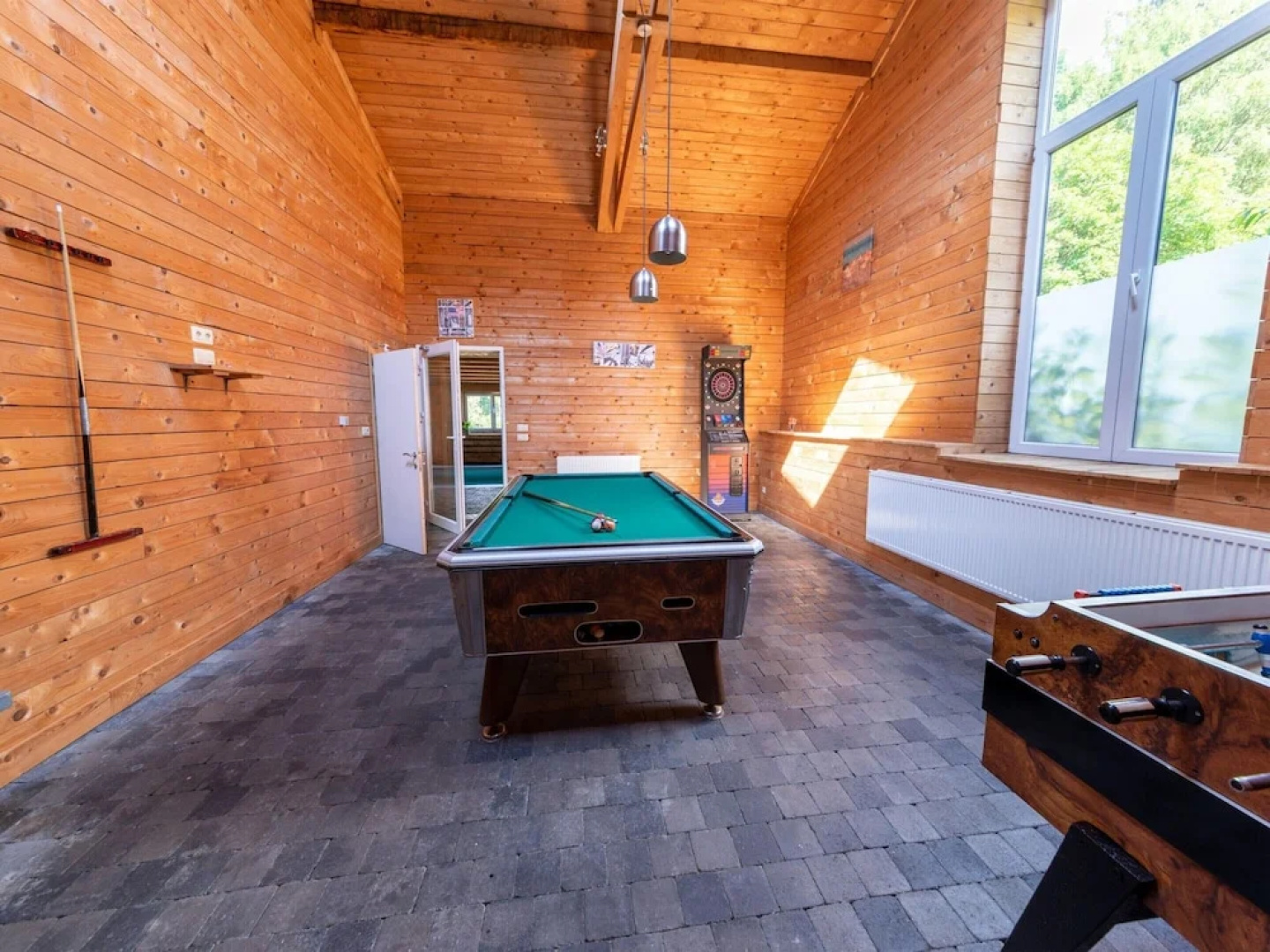Mansion With Pool & Bar
