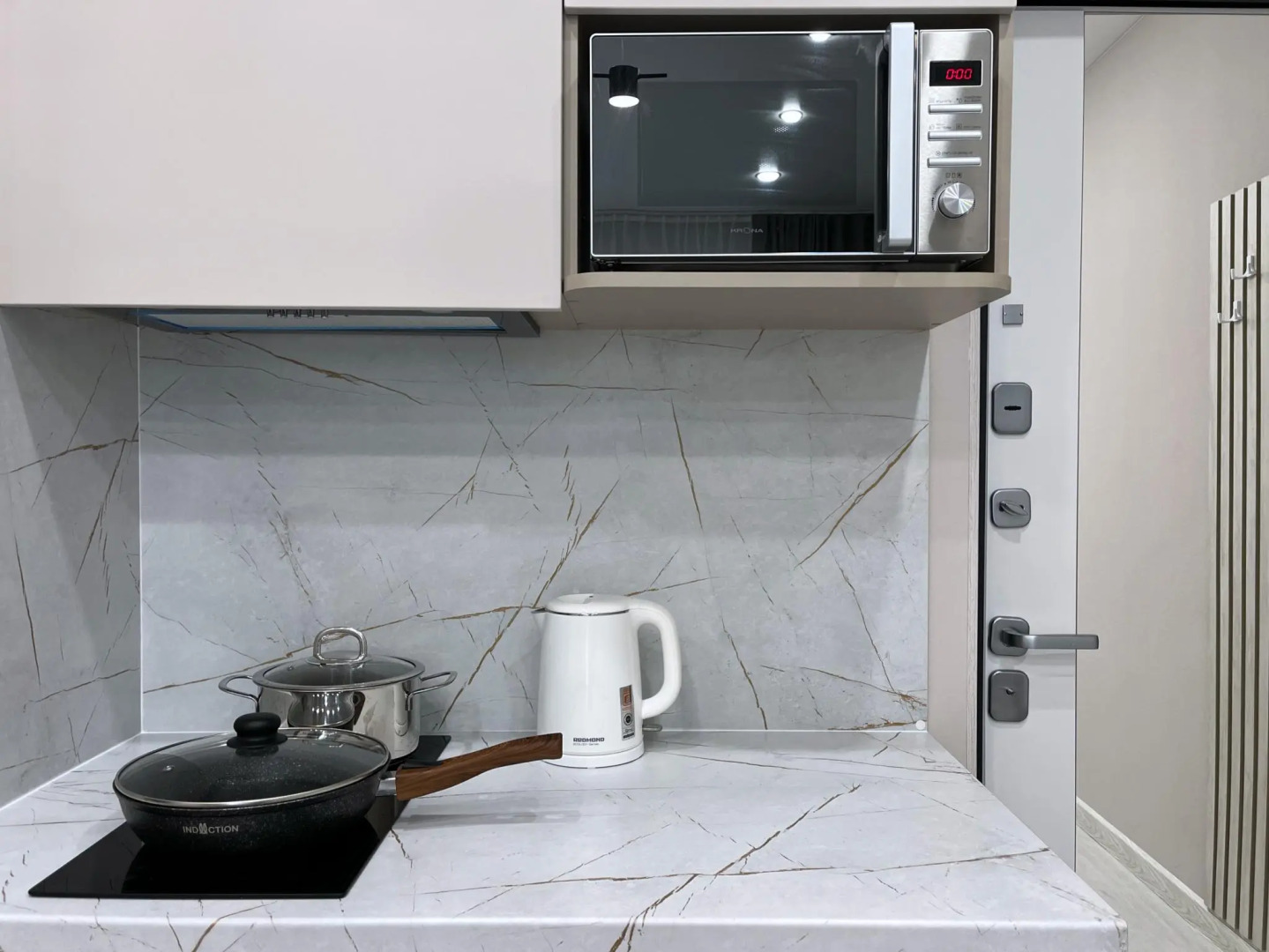 STATUS (Статус) на улице Степана Повха