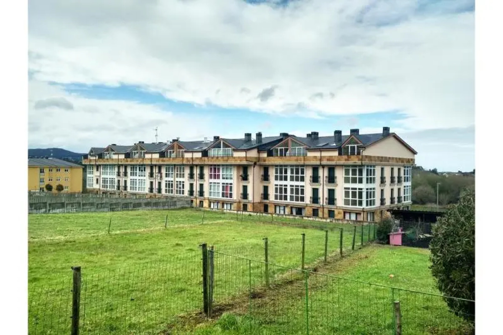 Apartamentos Playa De Las Catedrales 3000