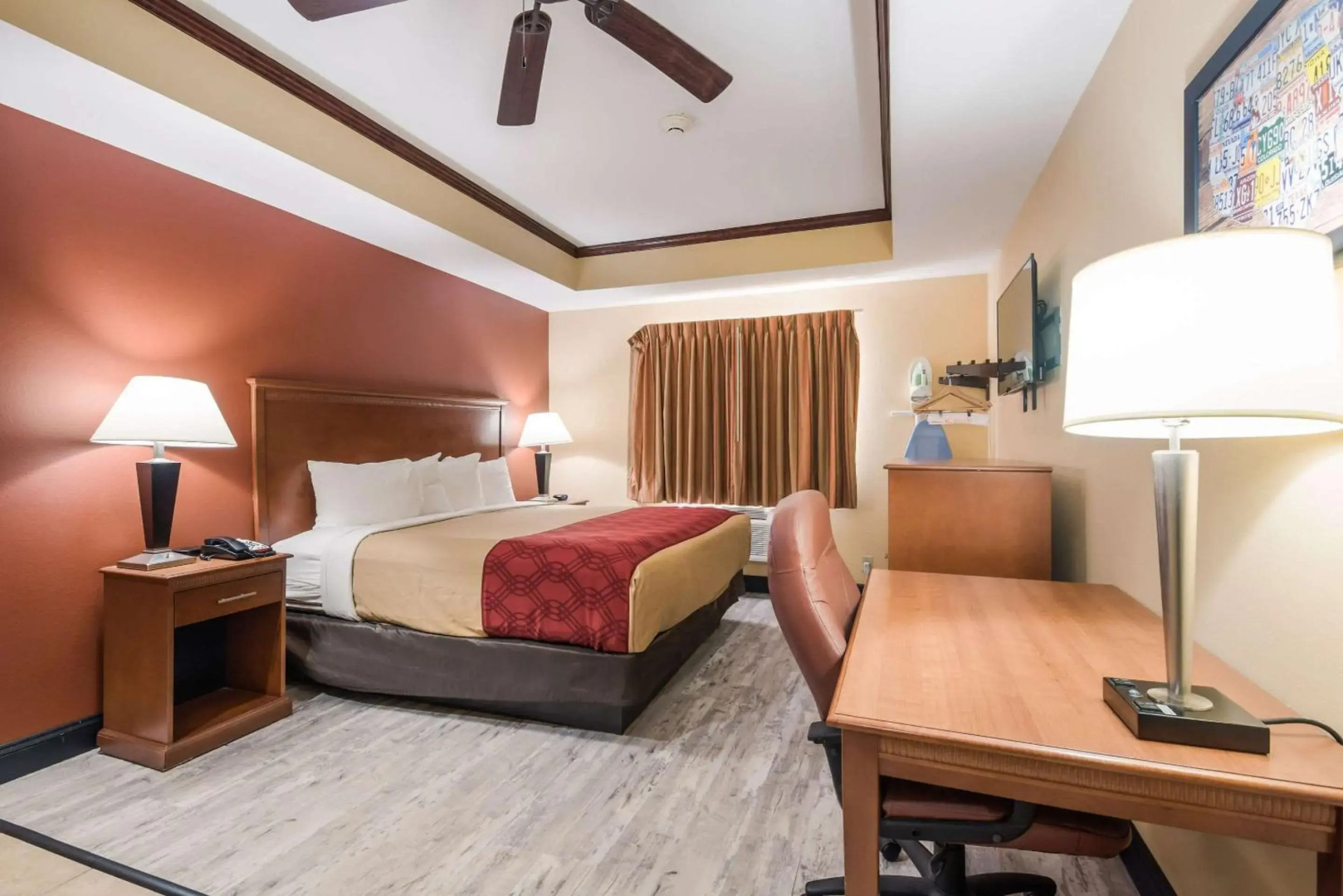 Econo Lodge Inn & Suites Little Rock SW