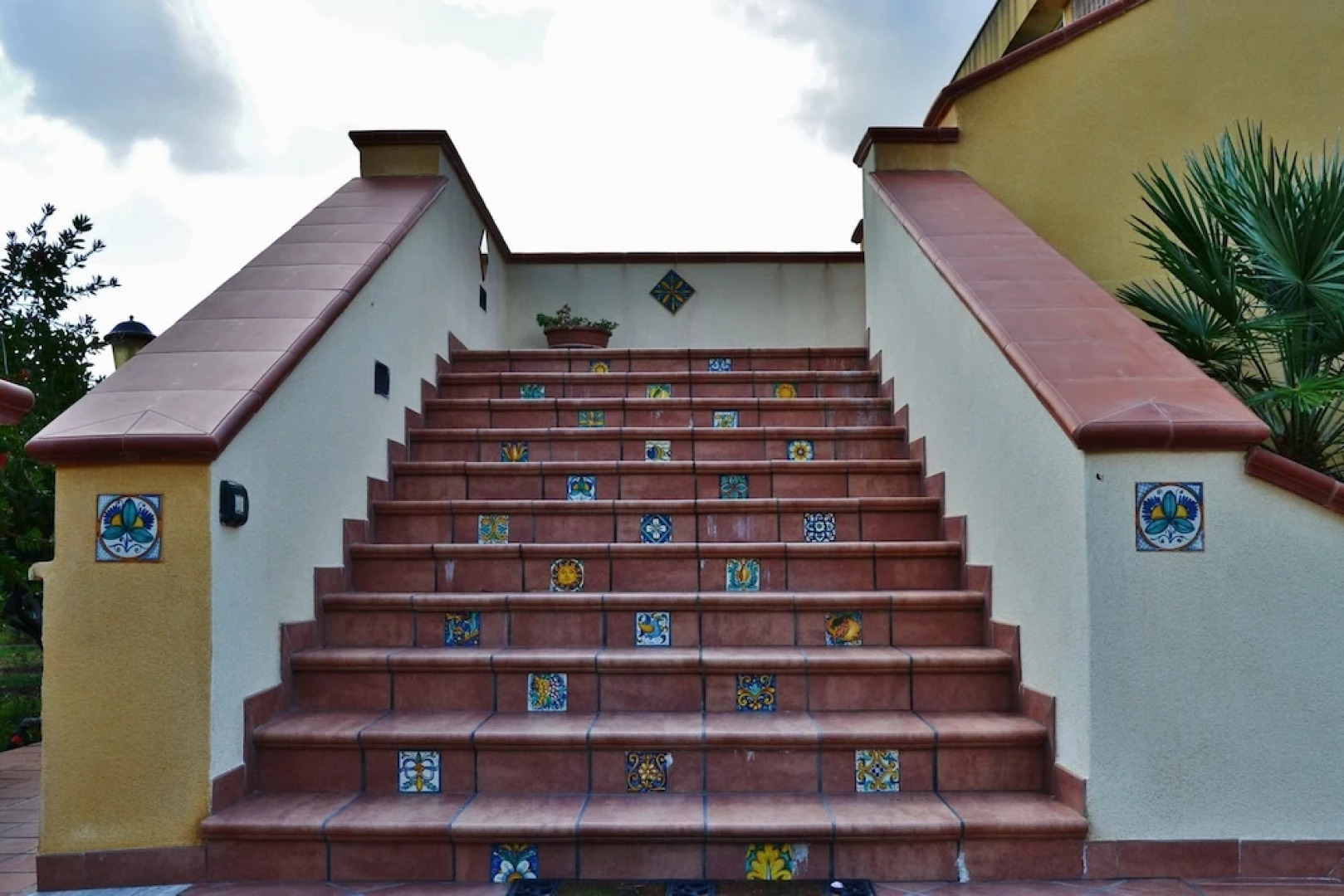 B b S Elia Villa Surrounded by Greenery Inside the Historic Dubini Park