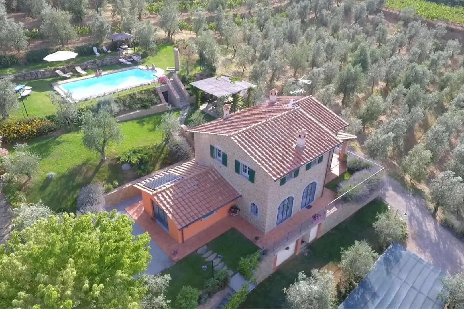 Beautiful villa sleeps 8 with private garden and pool-VILLA AGRIROSA