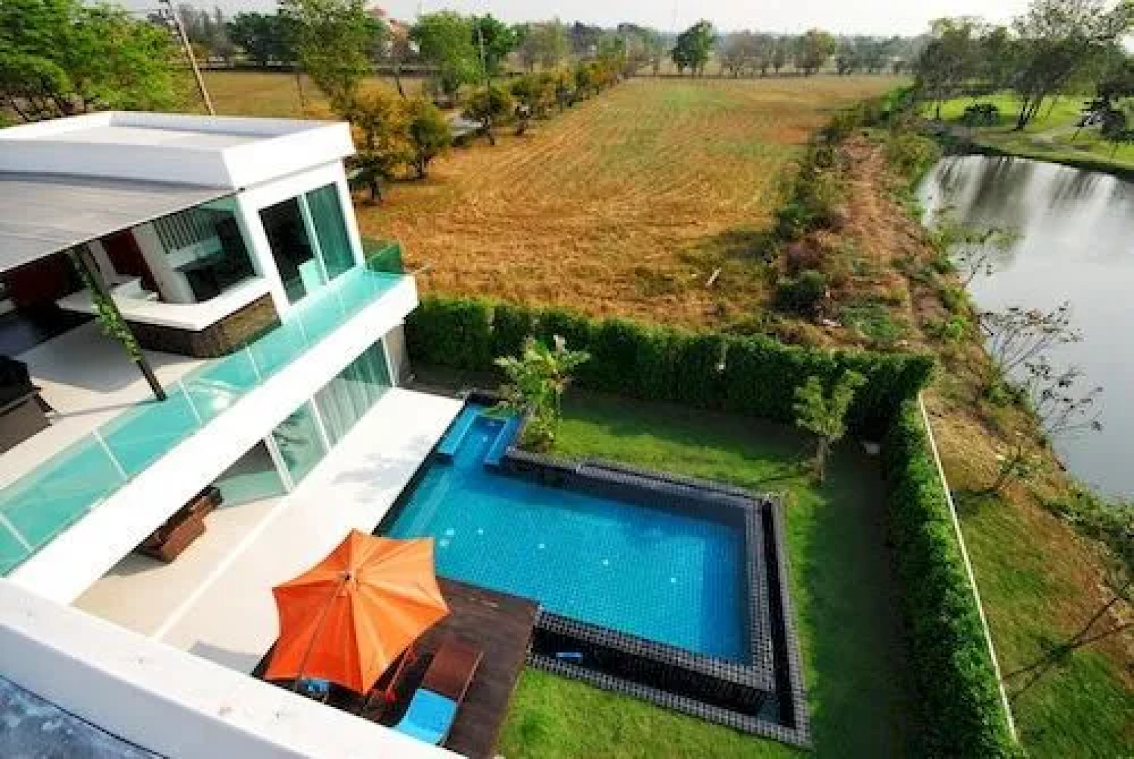 Aria Lake and Golf Villa