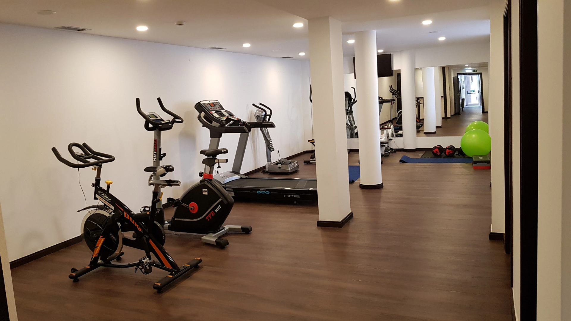 Santa Cruz Village Hotel