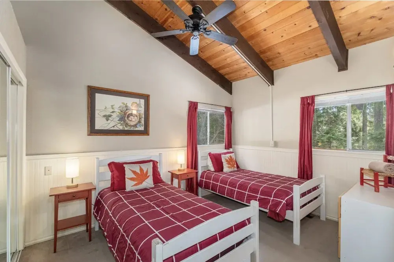 Maple Leaf Lodge 3 Bedroom Home by NW Comfy Cabins by RedAwning