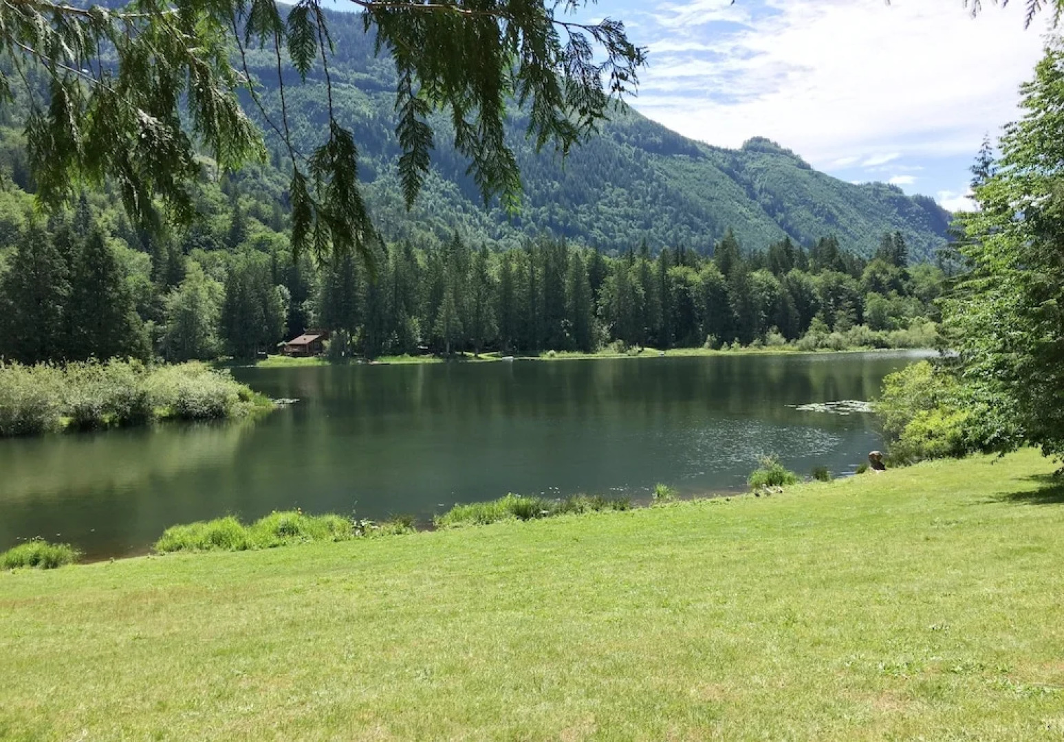 83MF - Lakeside - Hot Tub - WIFI - BBQ - Dock - Sleeps 4 NO PETS