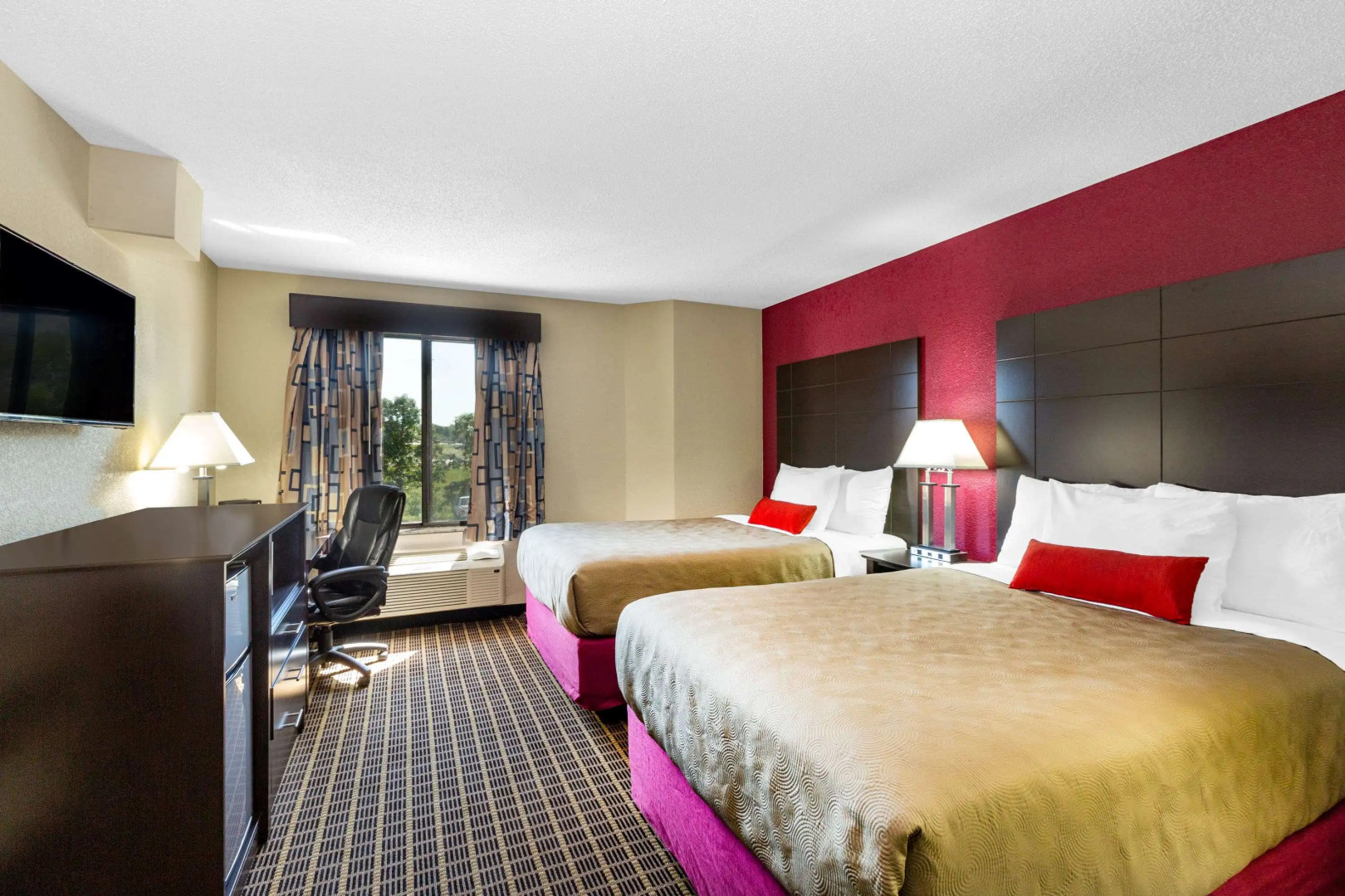 Baymont Inn & Suites by Wyndham Mukwonago