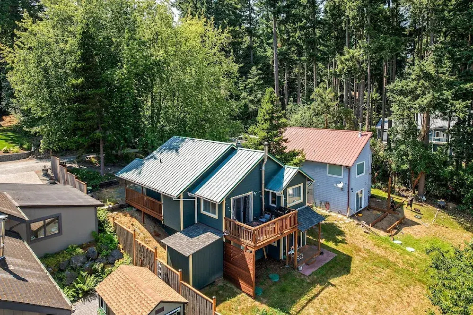 Seaside Getaway by Avantstay Deck w Views