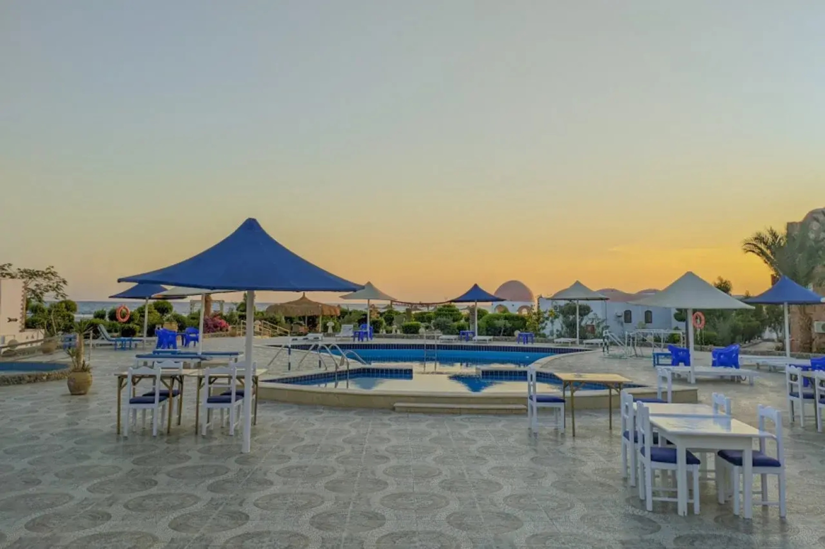 Dolphin Continental Hotel