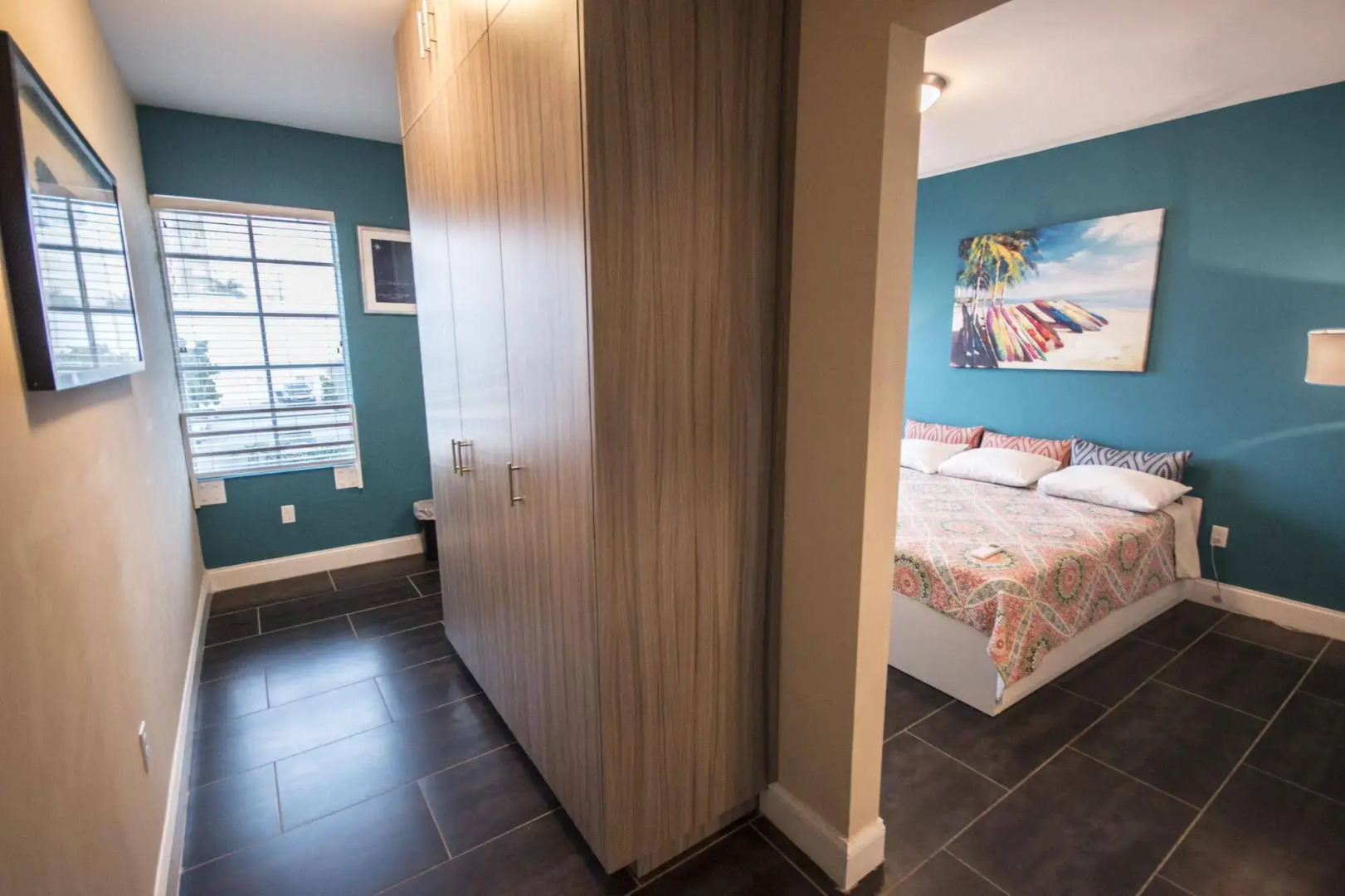 Beds n' Drinks Hostel