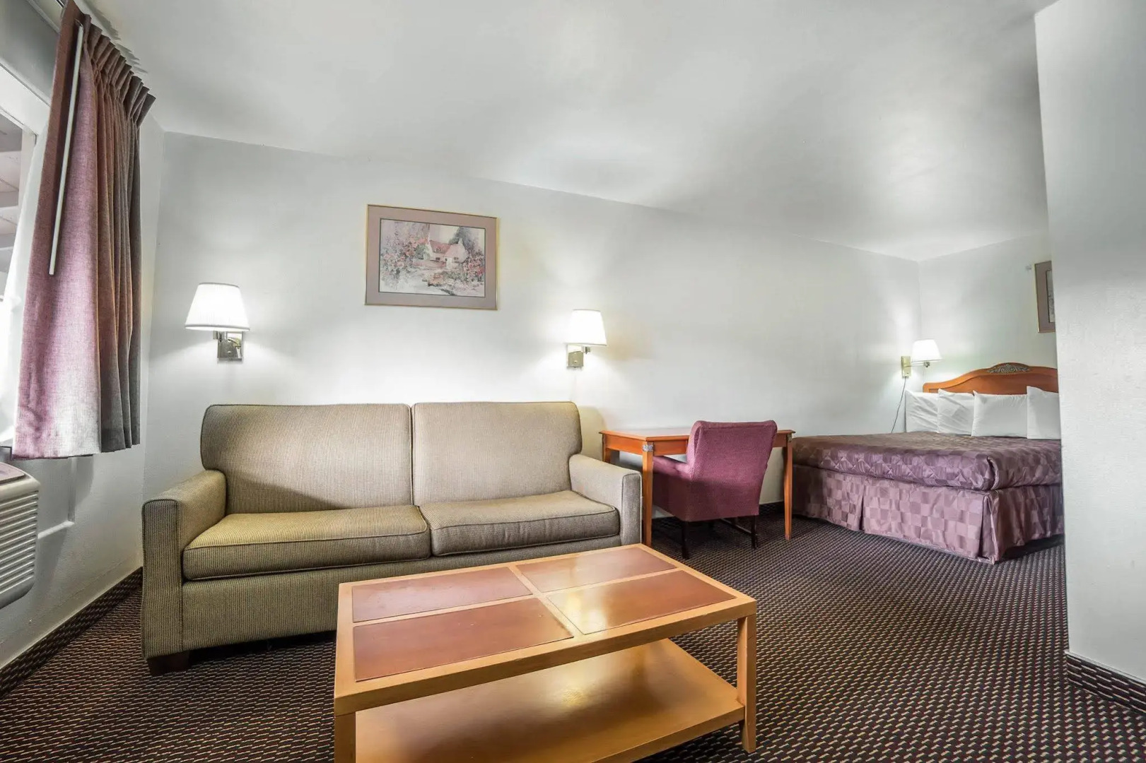 Rodeway Inn & Suites