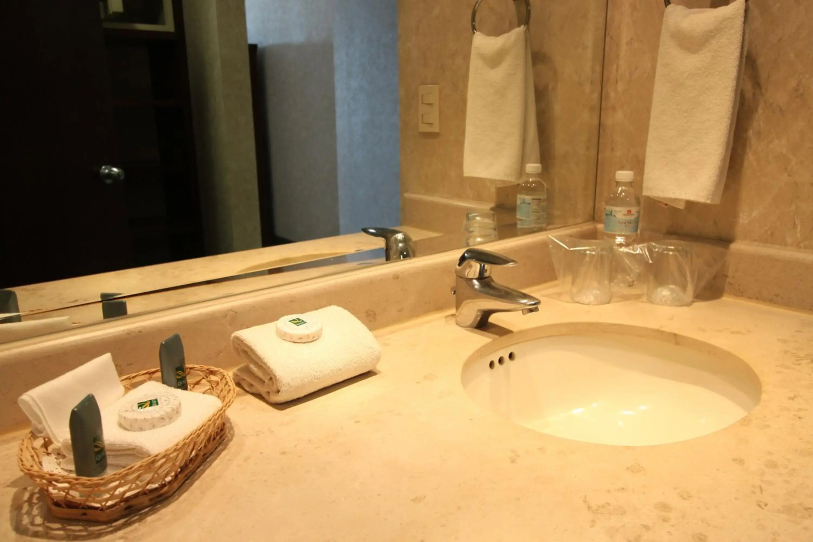 Quality Inn Monterrey La Fe