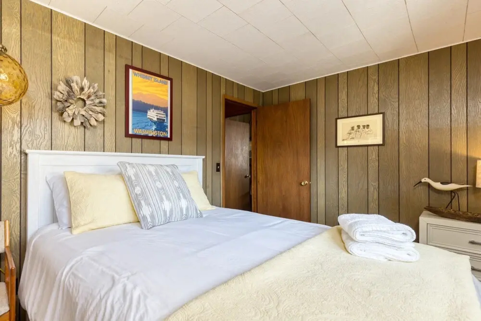 Vintage Beach House by Avantstay Waterfront Home