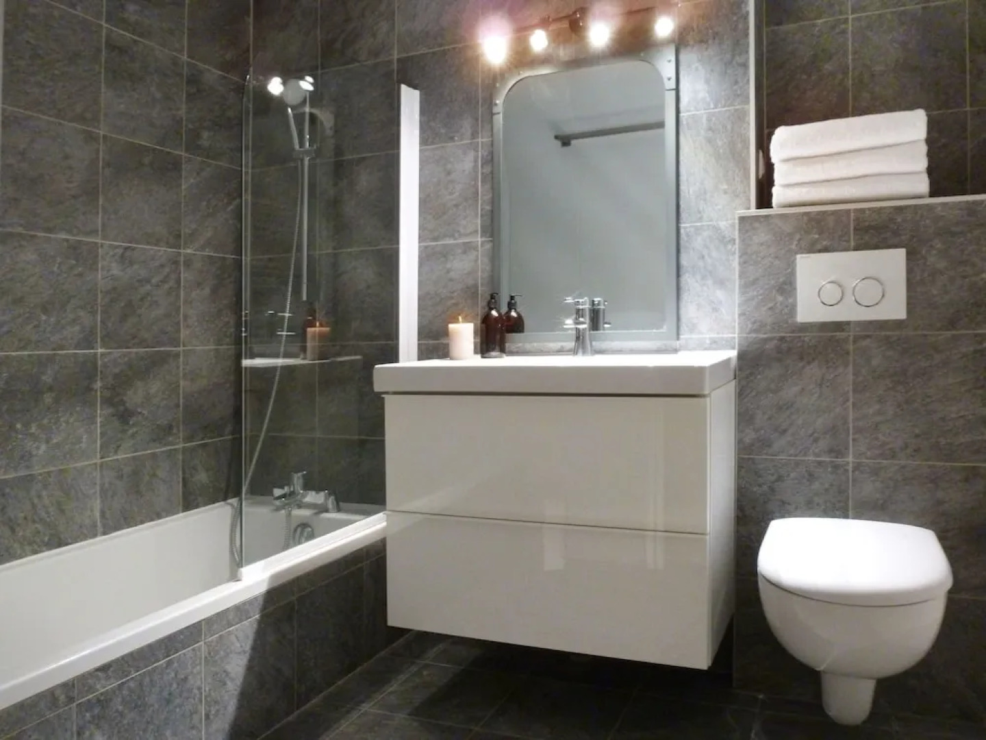 Ferm6 - 6-6p-5chbres-3sdb-120m?-10 / 12pers-valloire