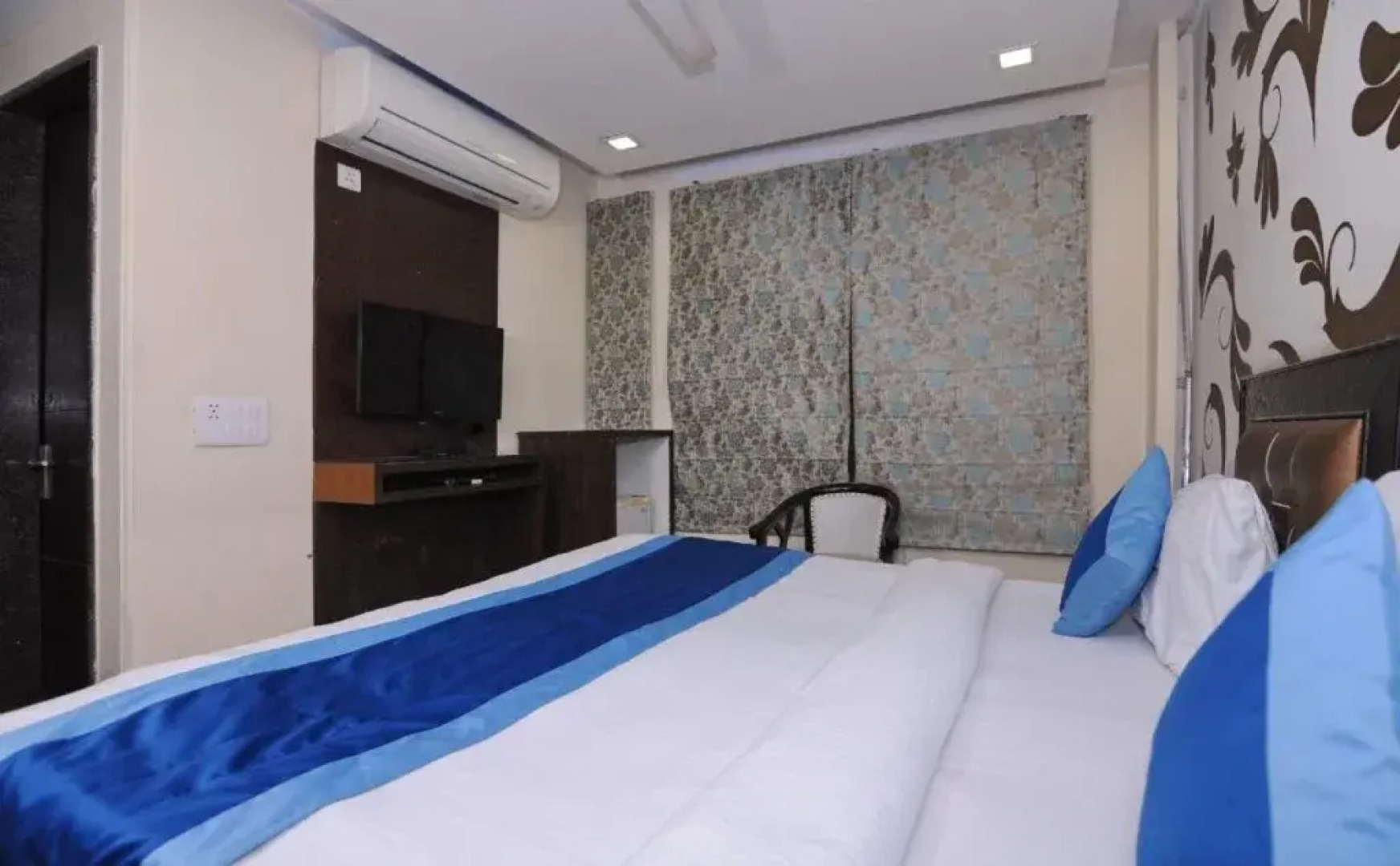 RB Grand Residency by OYO Rooms