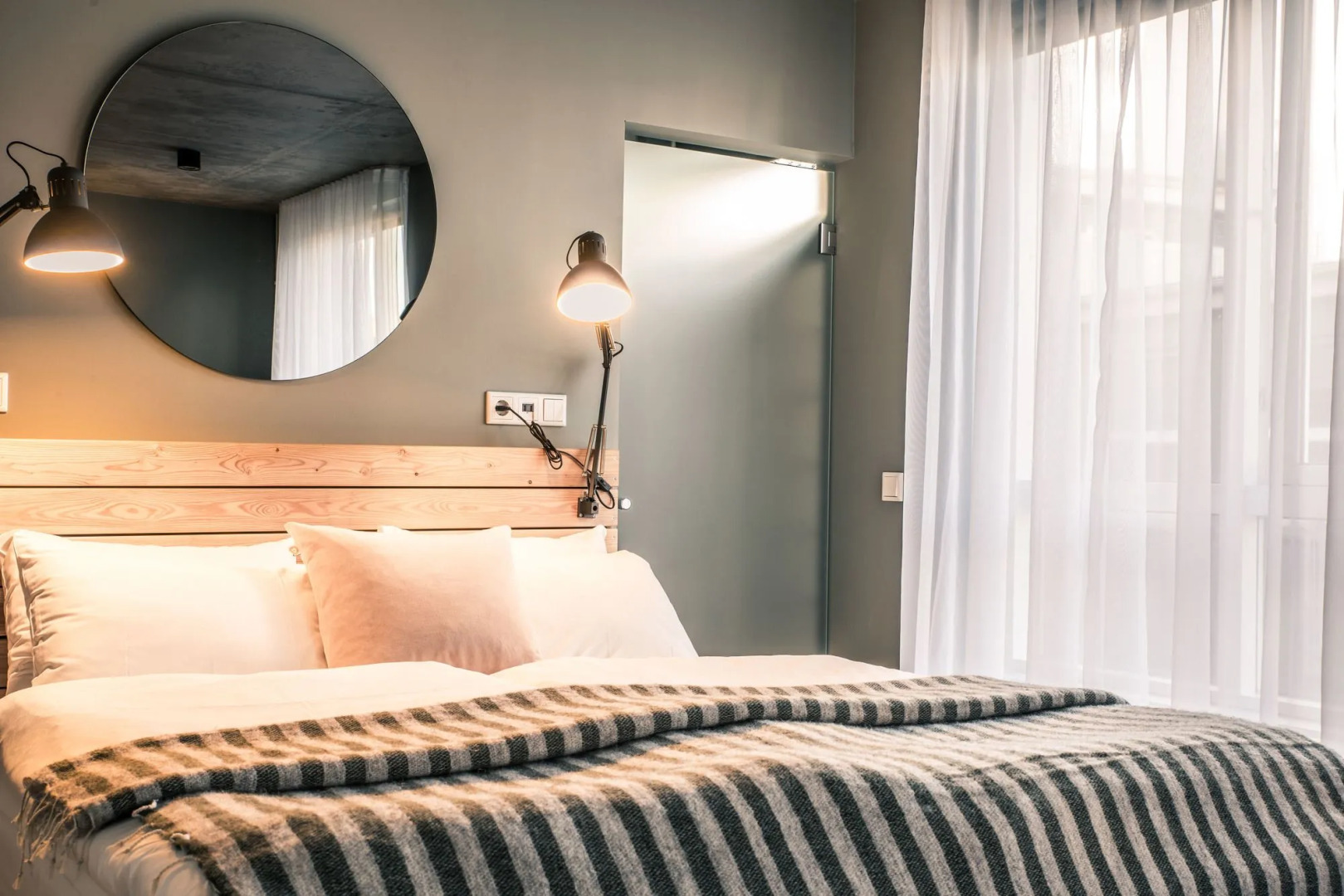 The Swan House by Heimaleiga