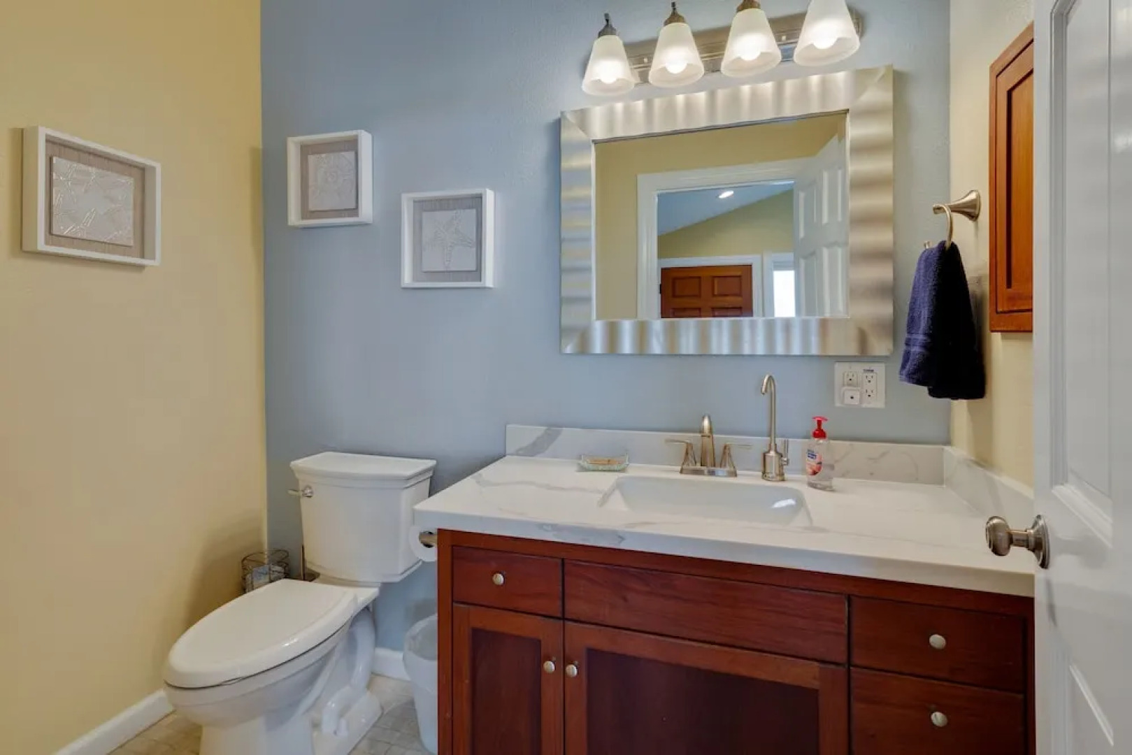 New Listing! All-suite Eagle's Nest W/ Hot Tub 3 Bedroom Home