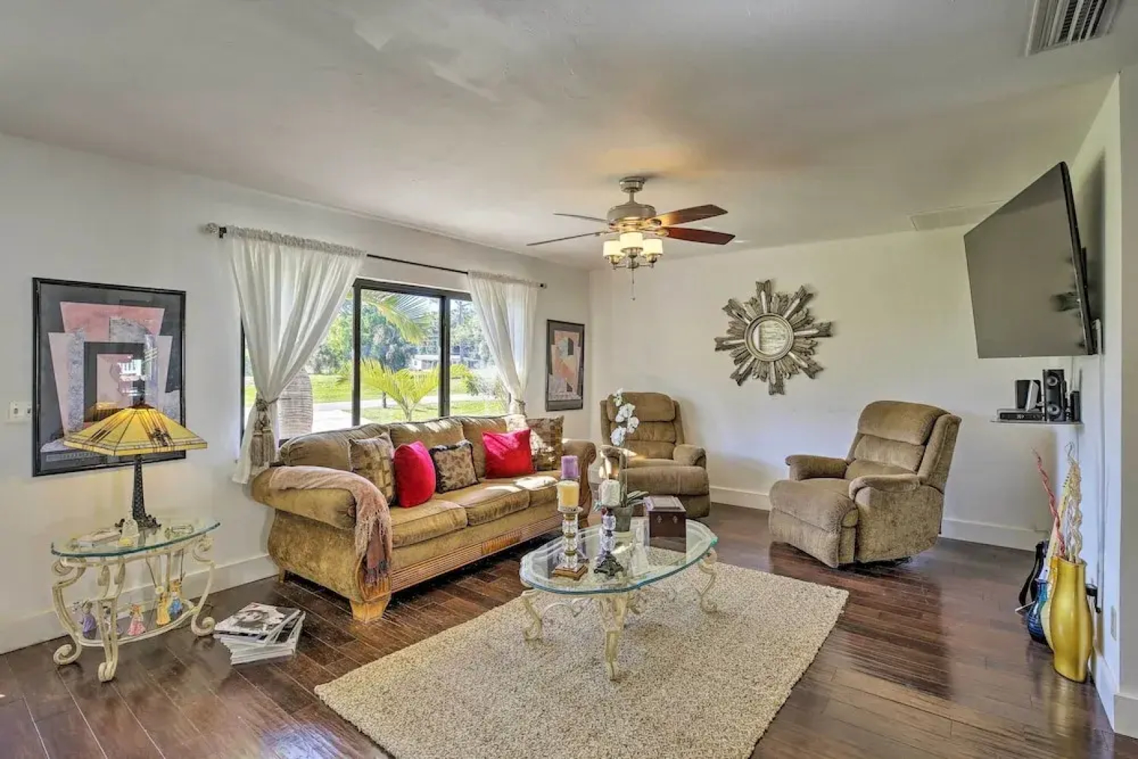 Pet-friendly Oasis w/ Deck & Fire Pit in Bokeelia!