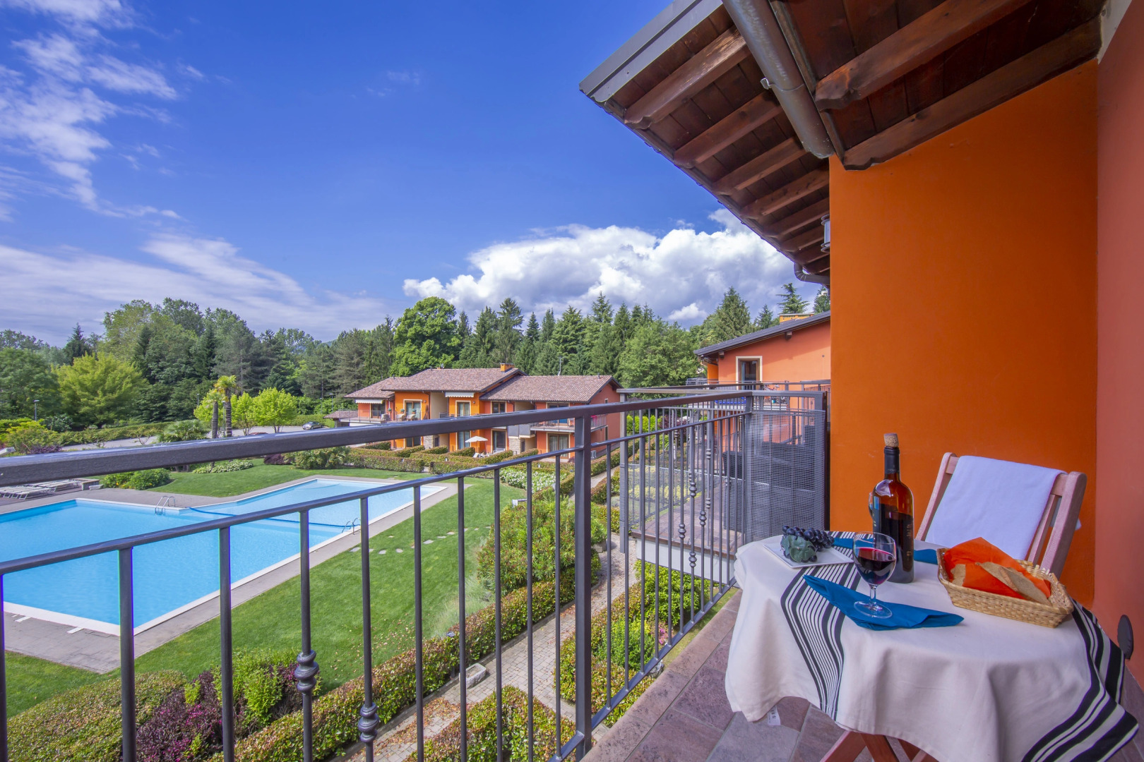 Relax al Moro Apt with Pool