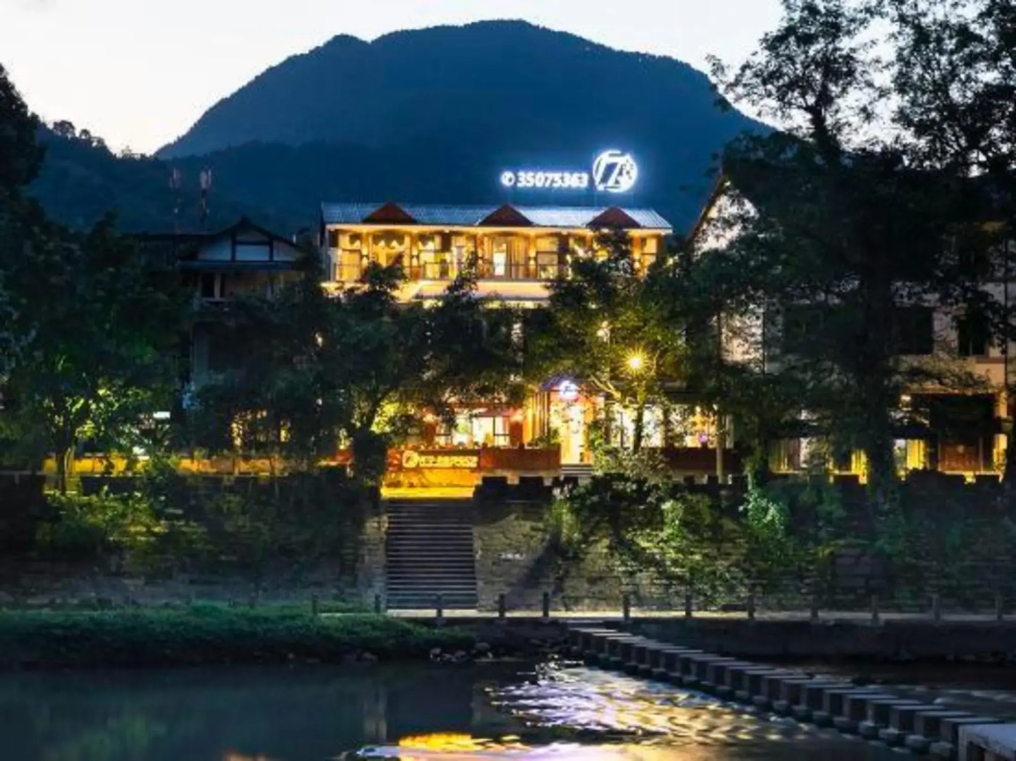 Riverside Pool Hotspring Boutique Hotel