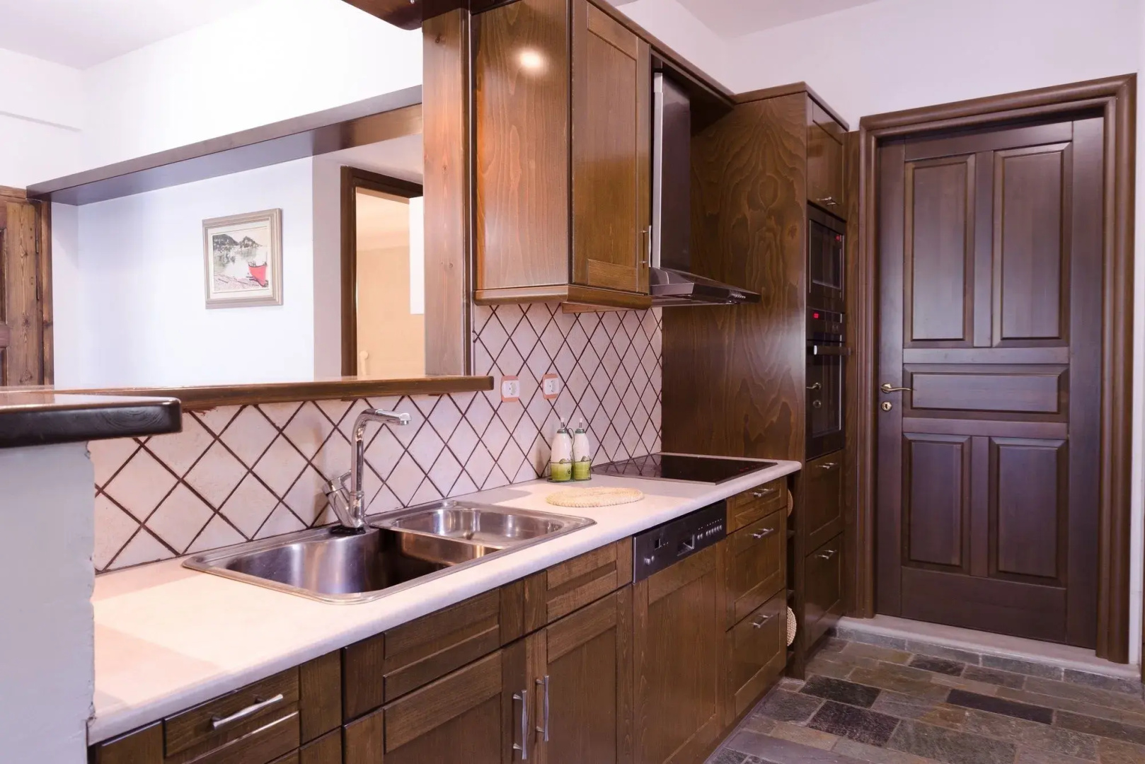 Dim Art Traditional Villa
