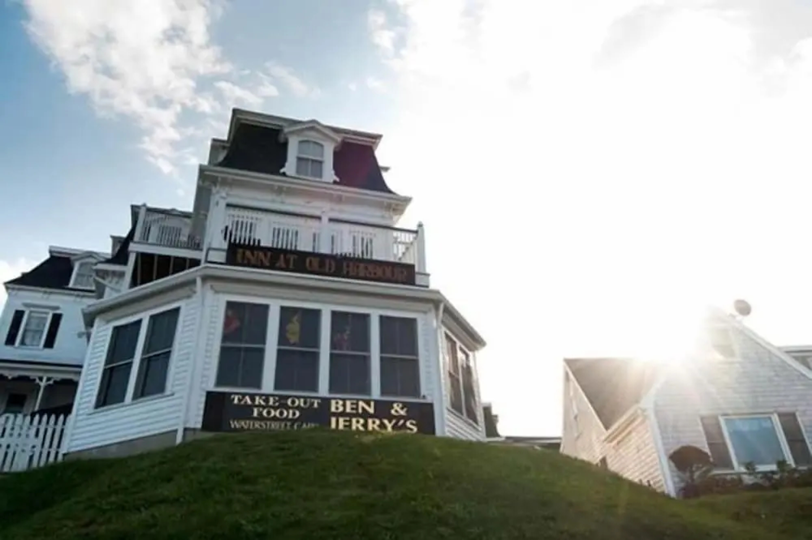The Inn at Old Harbor