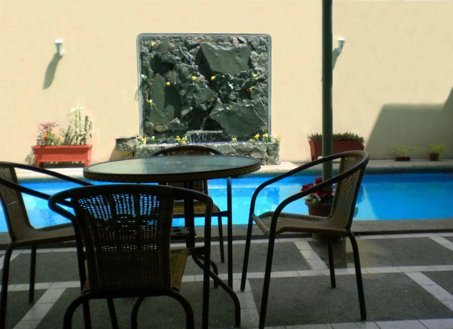 Hostal Perla Real Inn