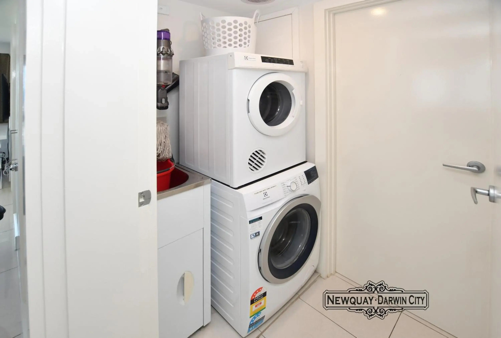 "NEWQUAY" Ideal Location & Views at PenthousePads