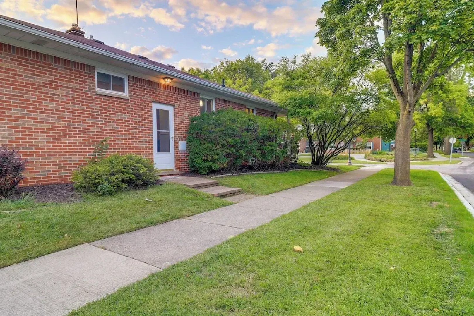 Royal Oak Home: 13 Mi to Downtown Detroit