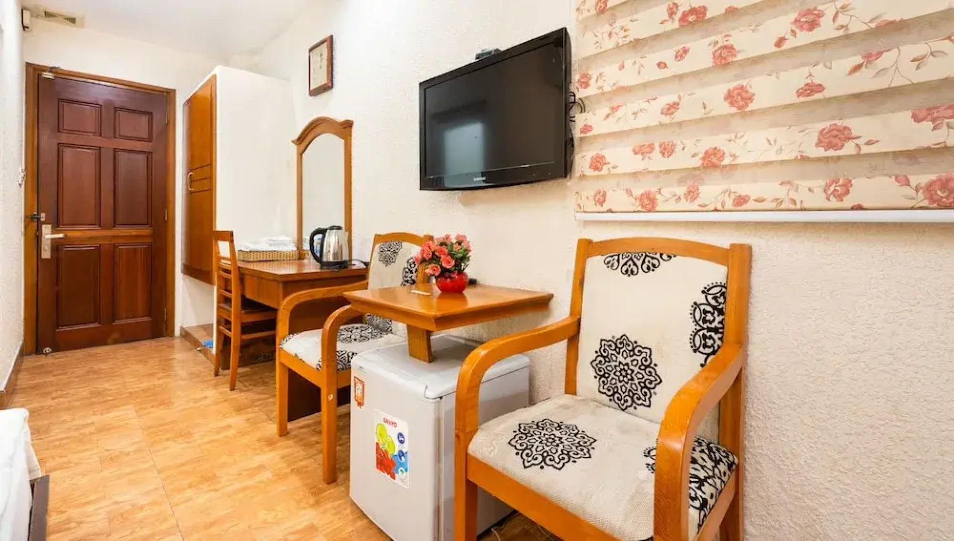 Queen Hotel Saigon Airport