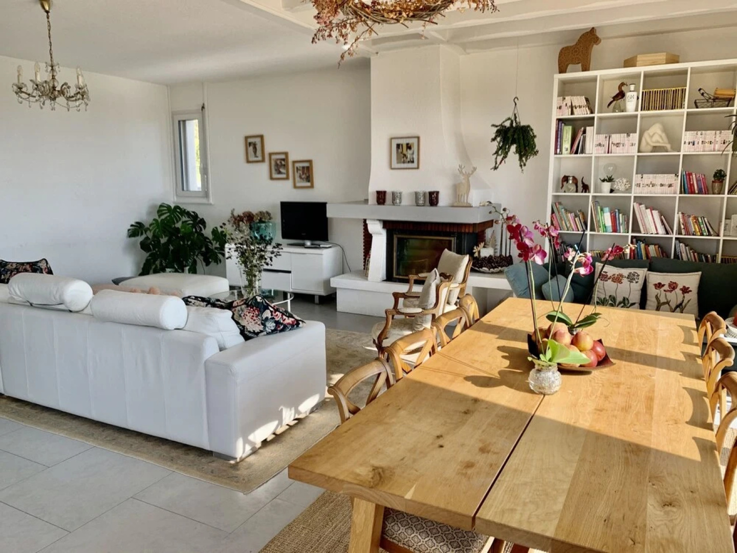 Stunning 6-bed Villa in Etoy