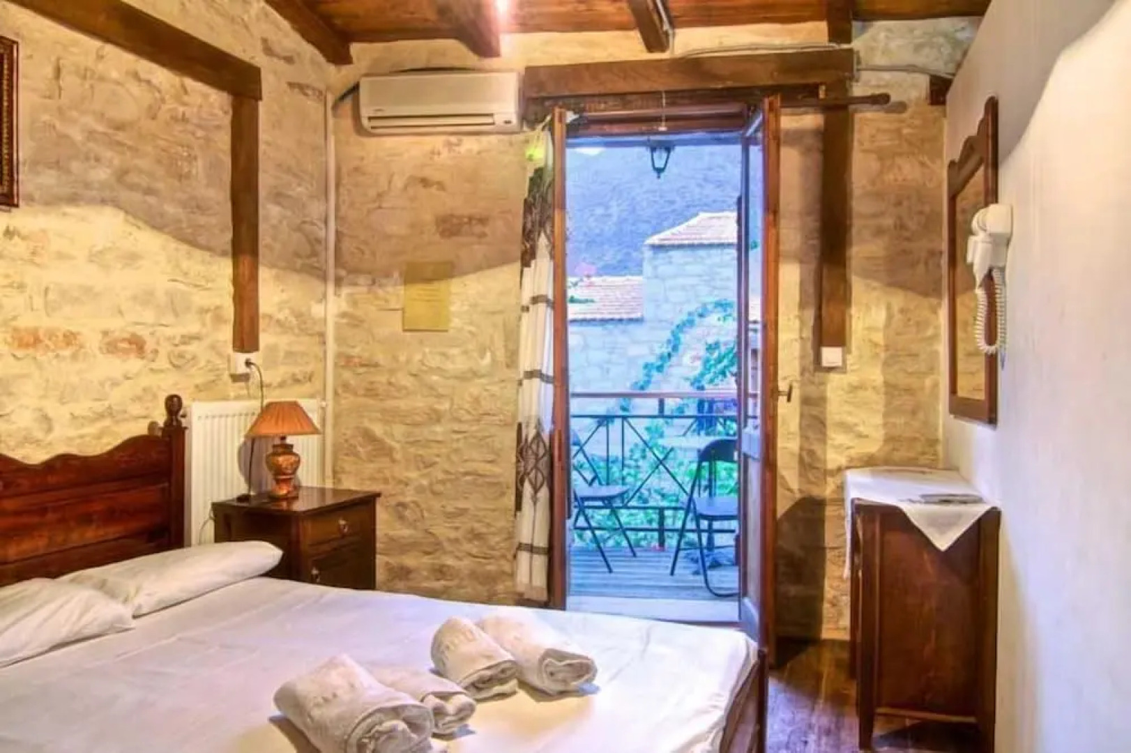 Stone Village Petrino Horio