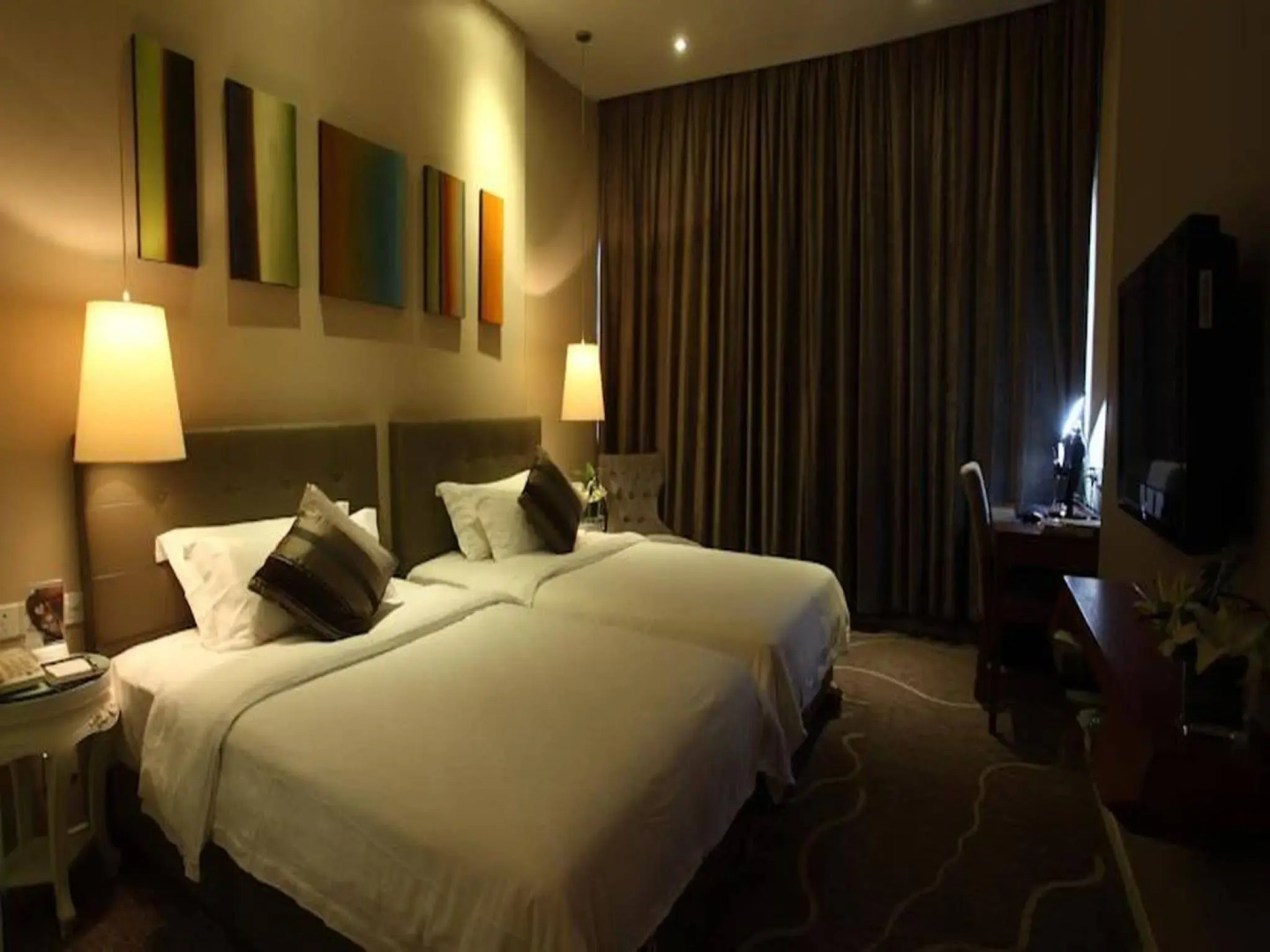 Budgetel Huadu Yiwu Hotel