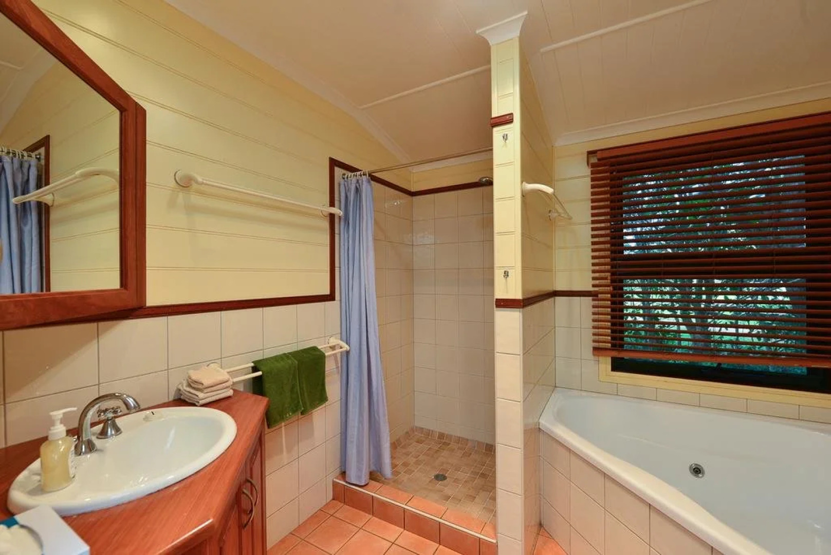 Bushland Cottages and Lodge