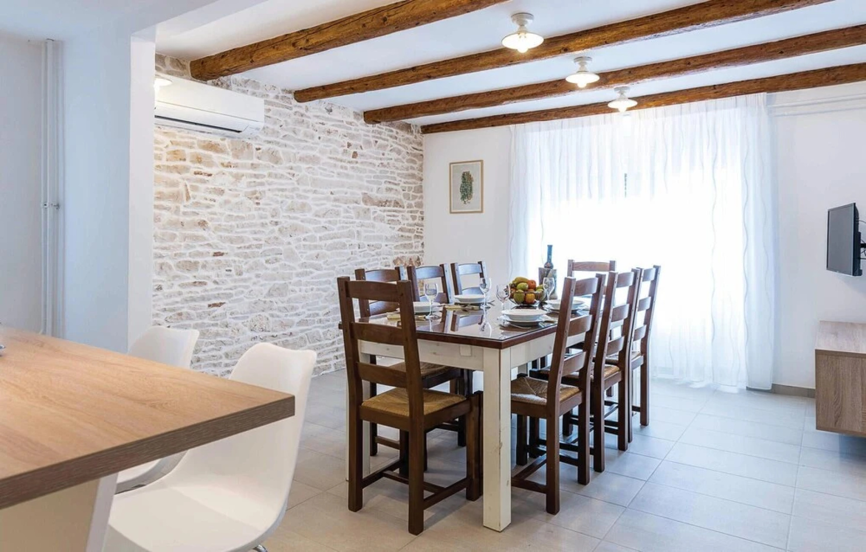 Amazing Home in Manjadvorci With Wifi and 4 Bedrooms