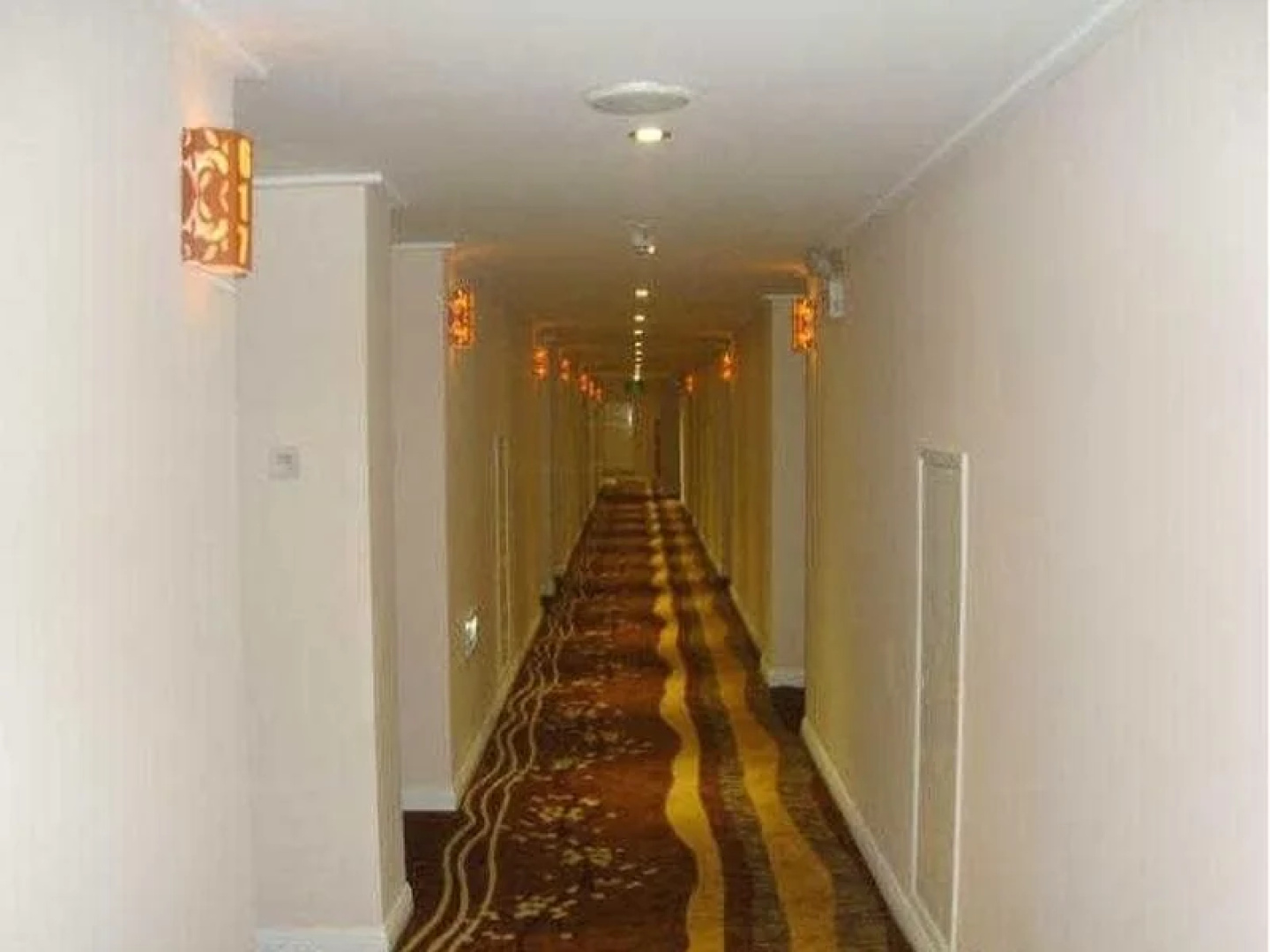 Yiwu Bairui Hotel