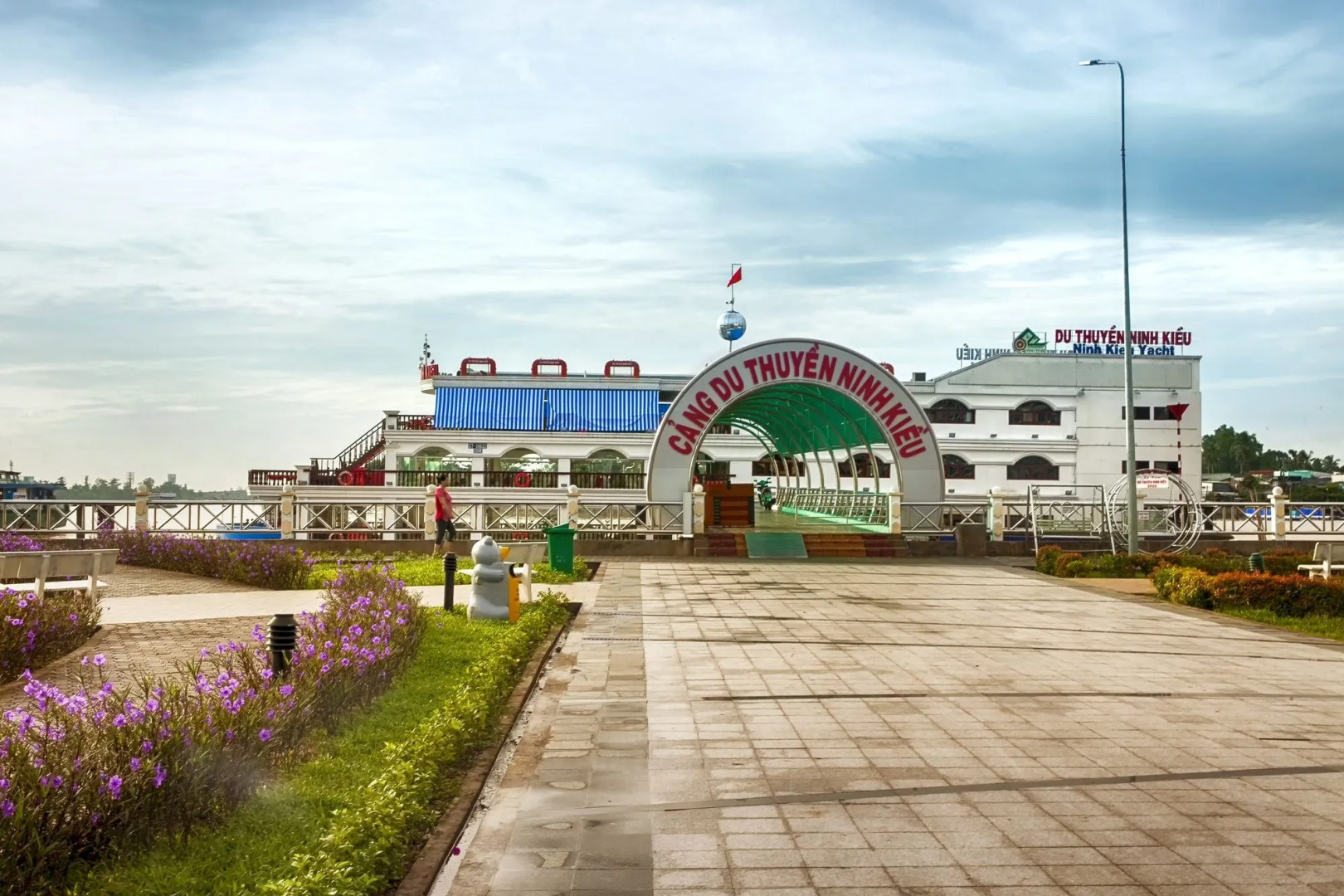 Ninh Kieu Riverside Hotel