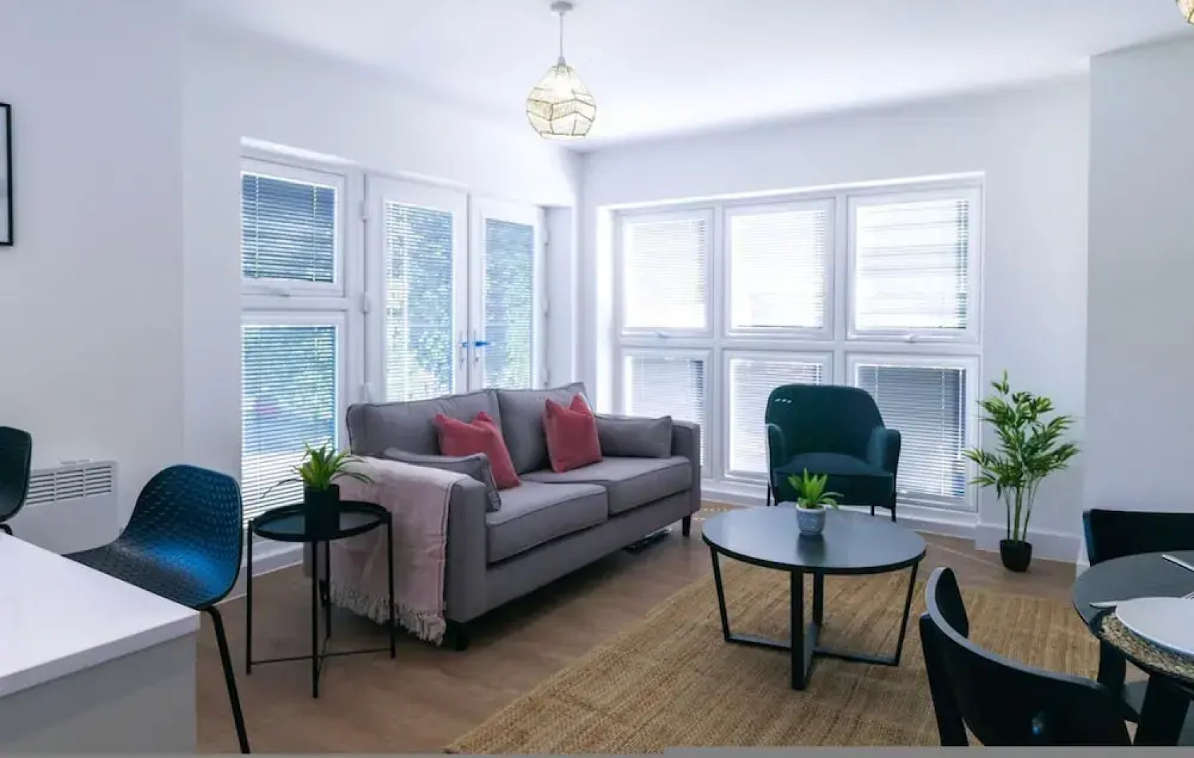 Luxury Manchester Apartment - Pink