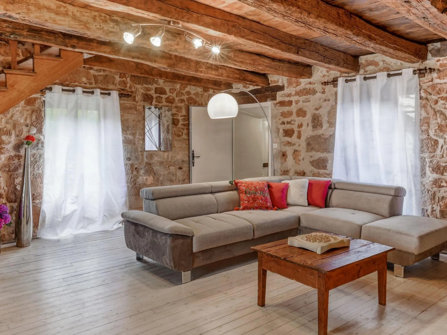 Peaceful Holiday Home in Teillots with Private Pool