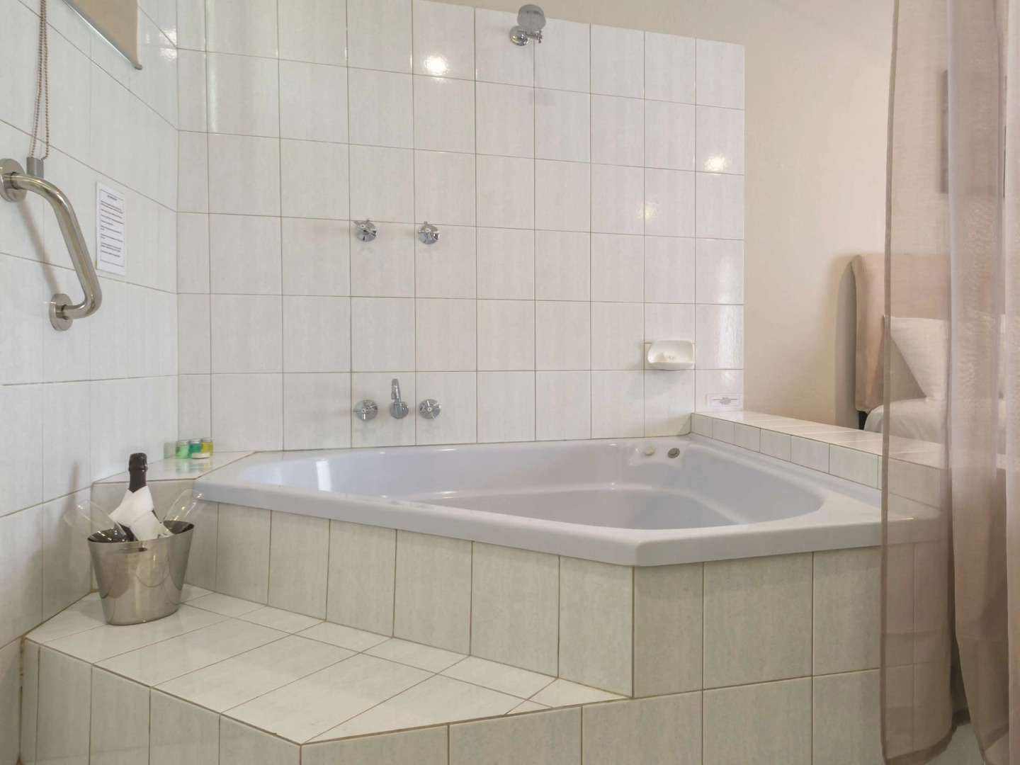 Mandala Ace Albany Hotel