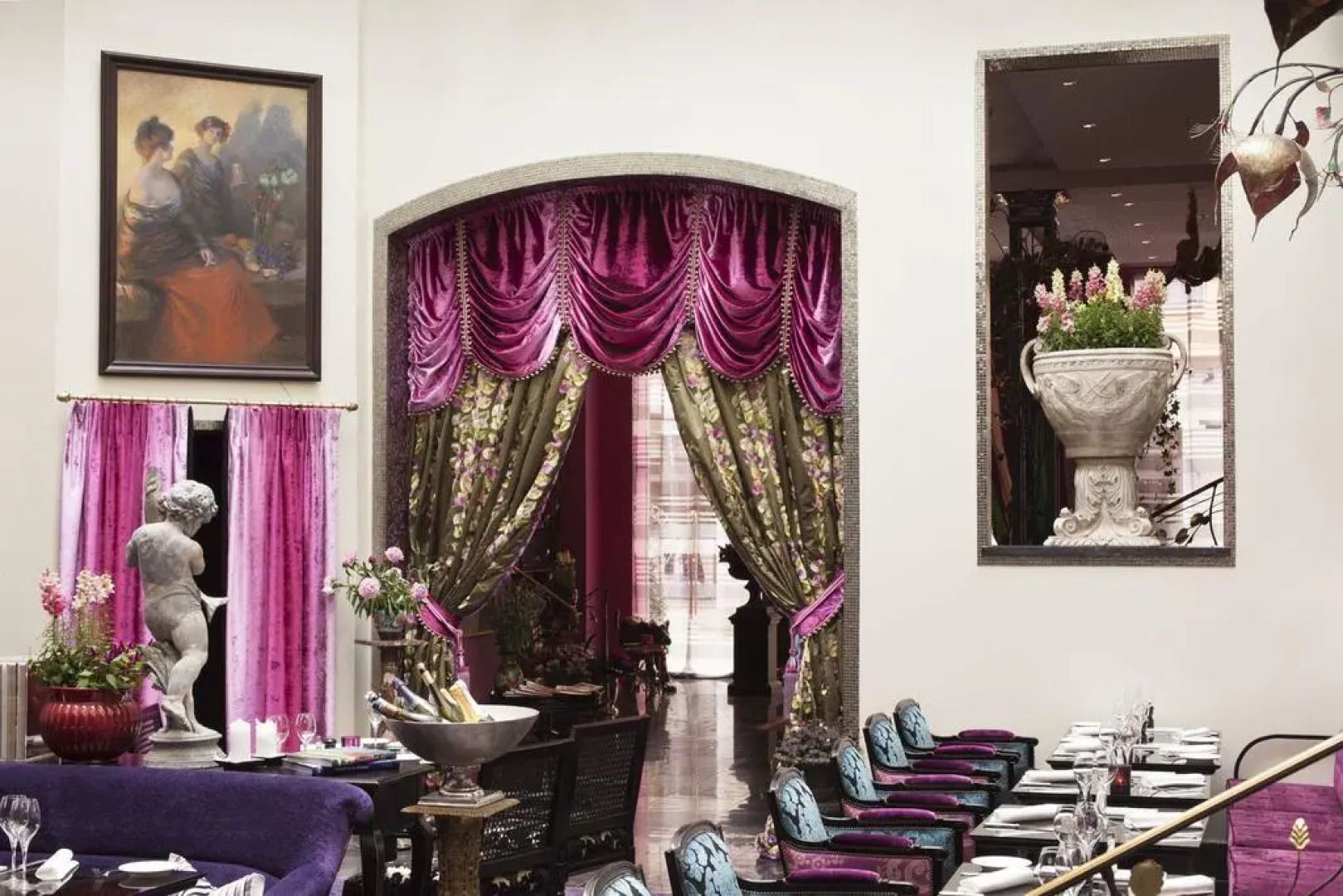 Dorsia Hotel & Restaurant