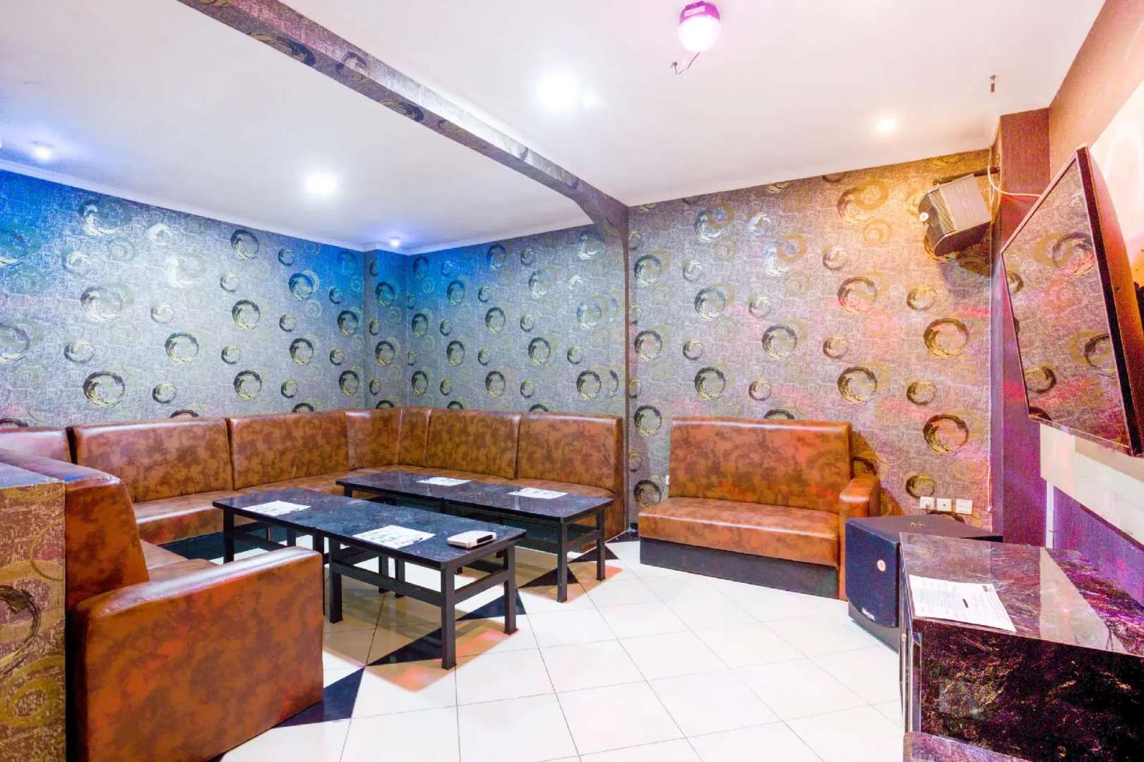 RedDoorz near City Walk Lippo Cikarang